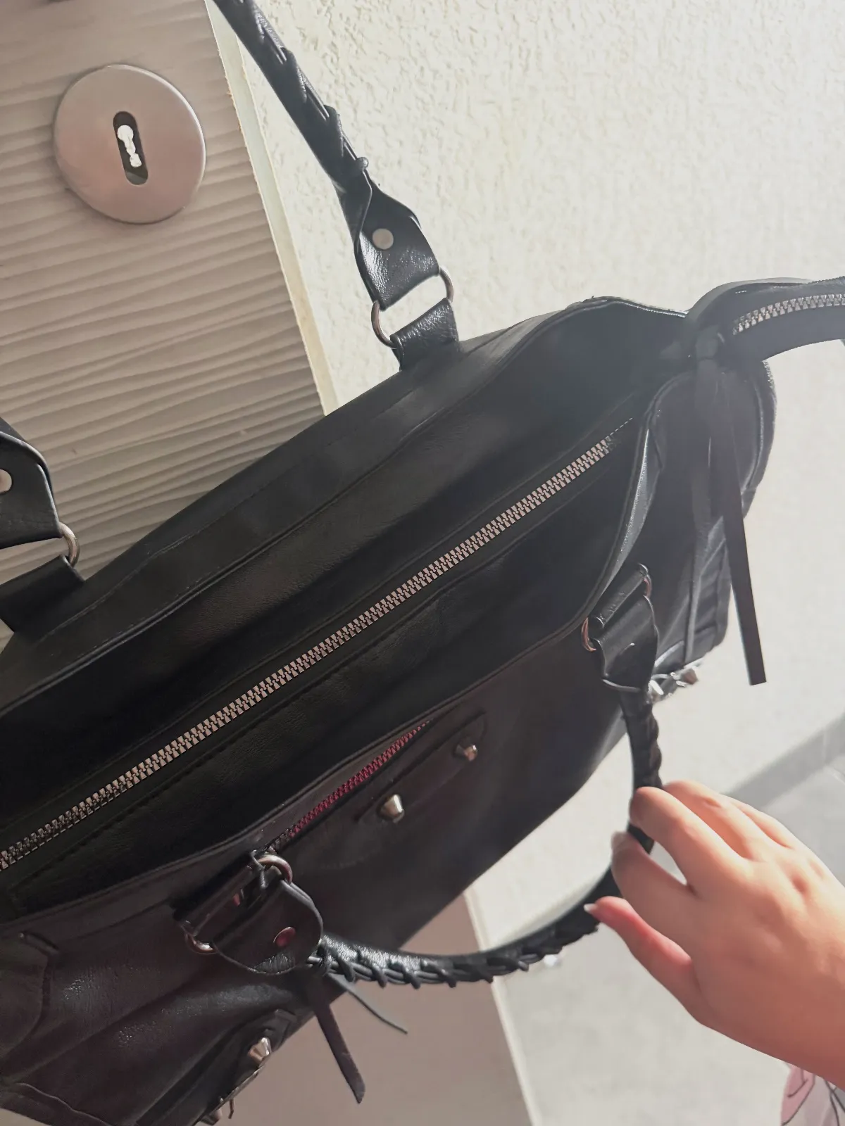 Sac style city noir en similicuir noir  – Sans marque – taille Taille unique 2