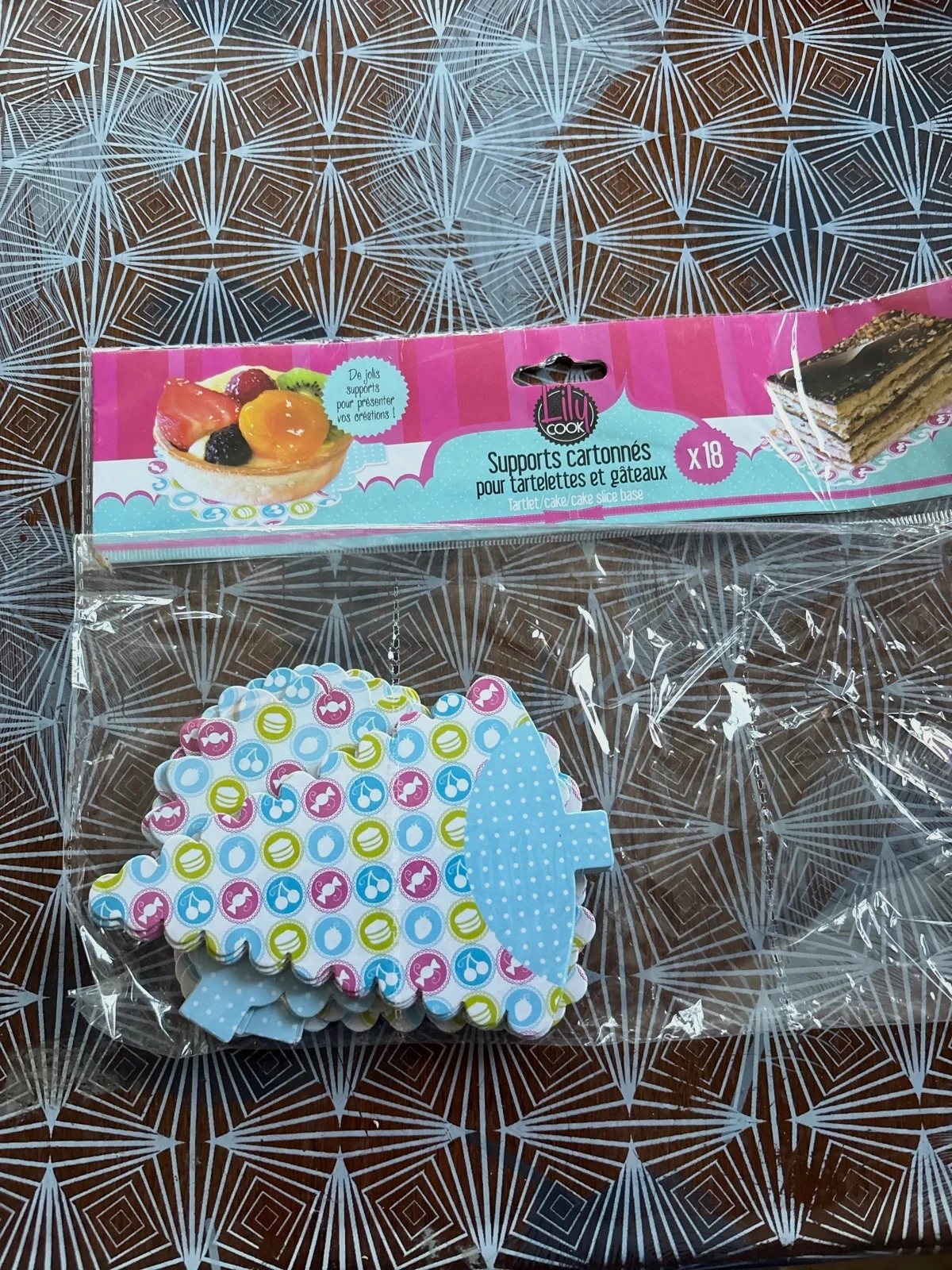 Supports cartonnés pour tartelettes et gâteaux x18 – Lily Cook
