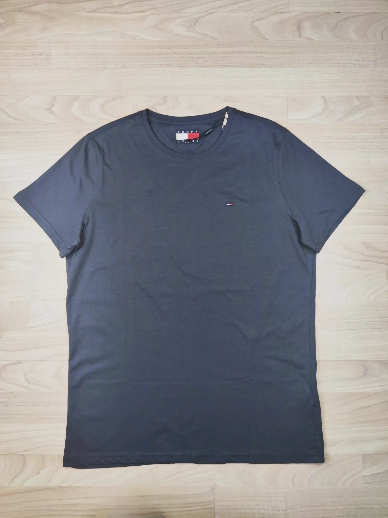 T-shirt Tommy Jeans bleu marine taille XL neuf avec étiquette