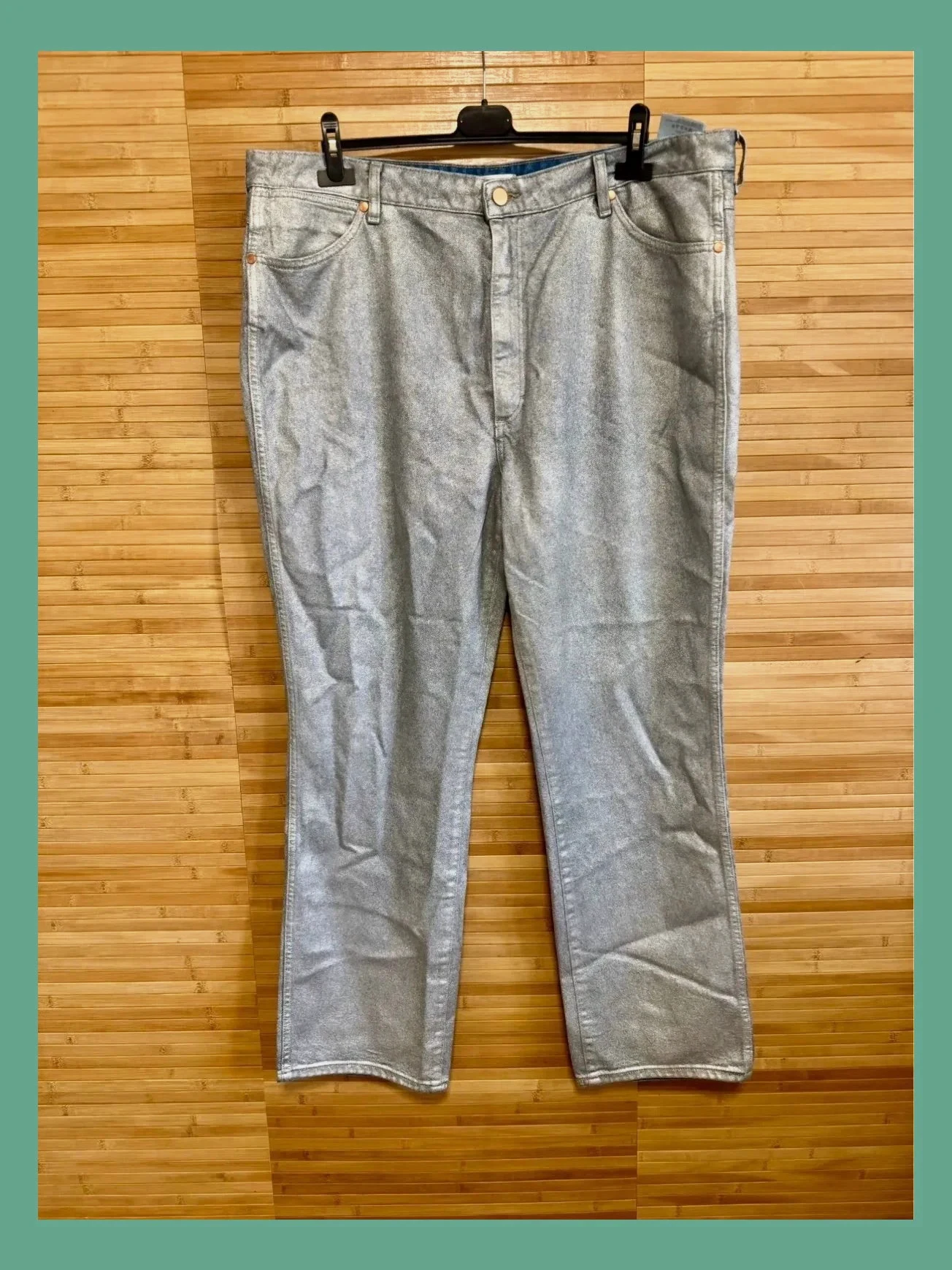 Divino vaquero Wrangler metalizado talla 46 😍