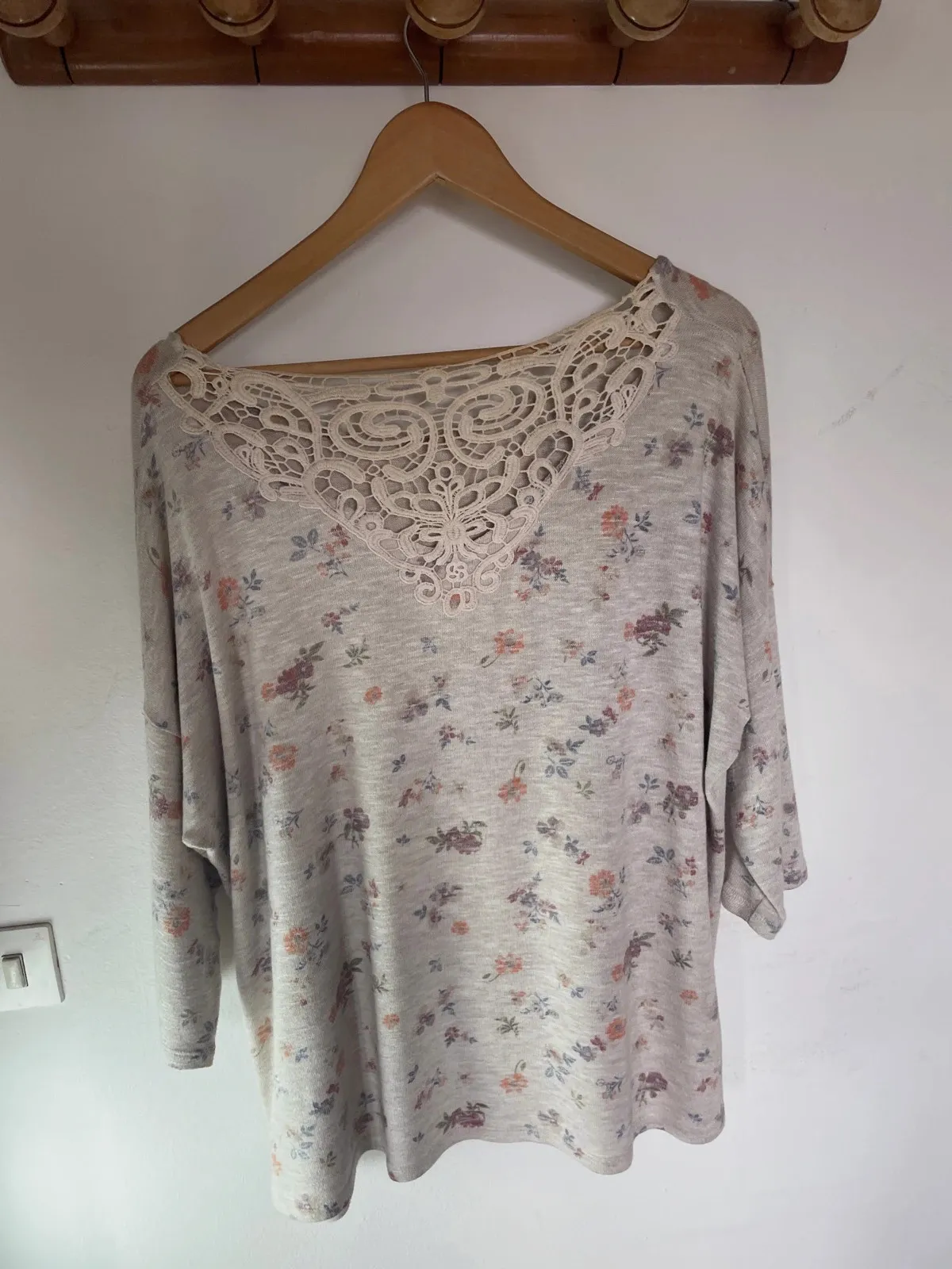 Blusa fluida flores - Detalle crochet en espalda - Talla 52 – taille 6XL / 52 / 24 3