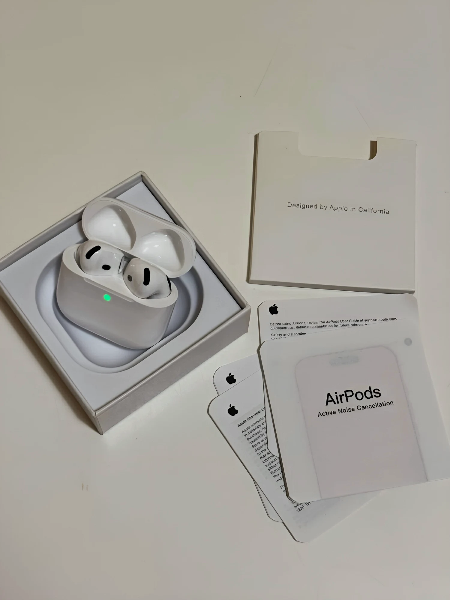 AirPods 4 Neuf Avec Facture Réduction de Bruit