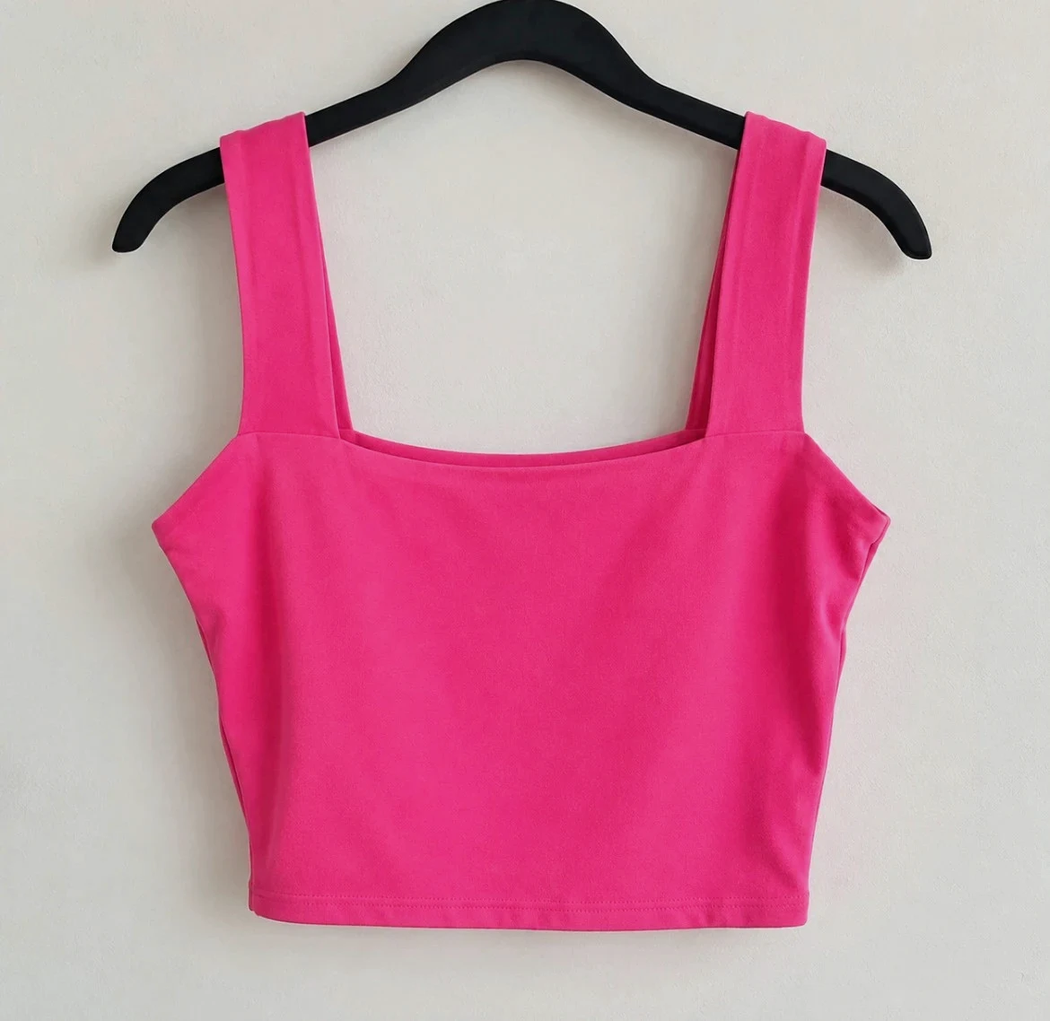 Top corto para mujer en color rosa fucsia