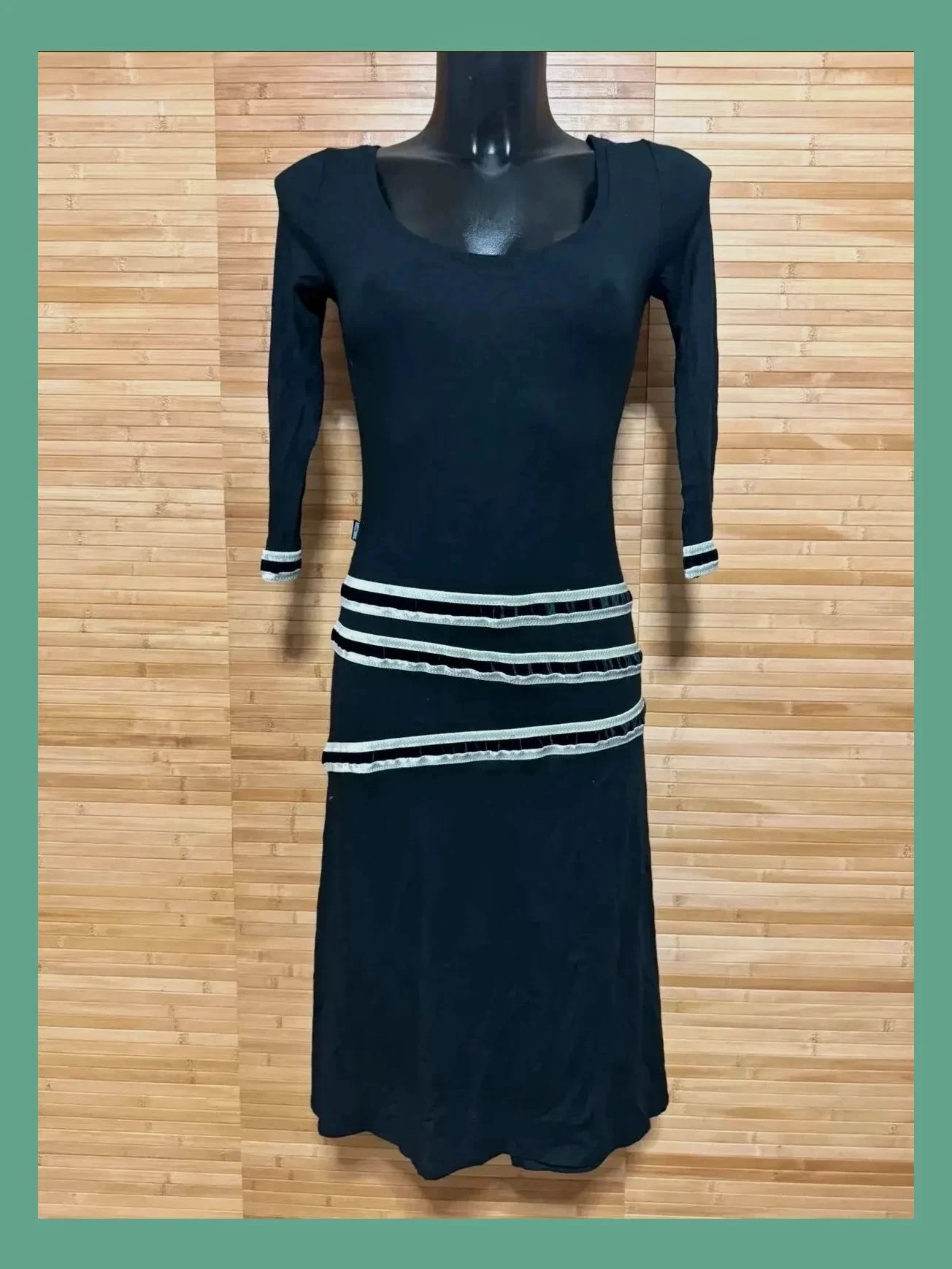 Divino vestido midi marca moshino jeans, elástico, talla 38 😍