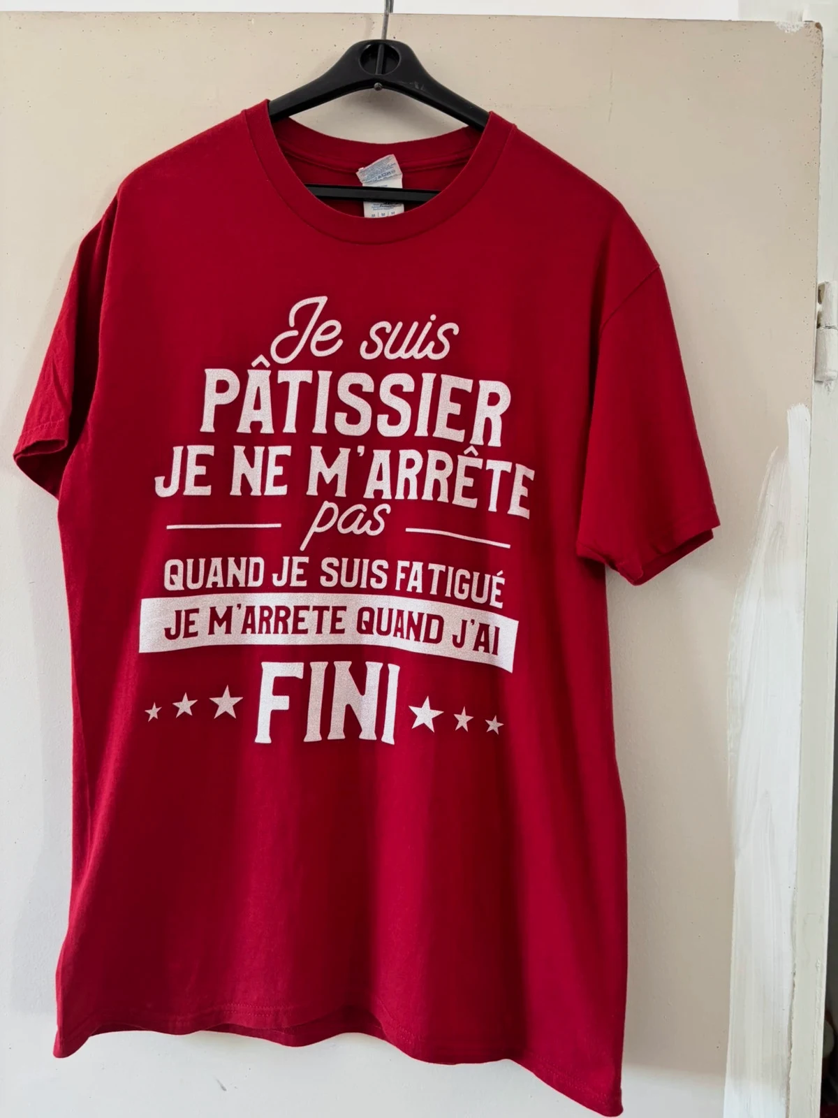 T-shirt rouge humoristique pâtissier