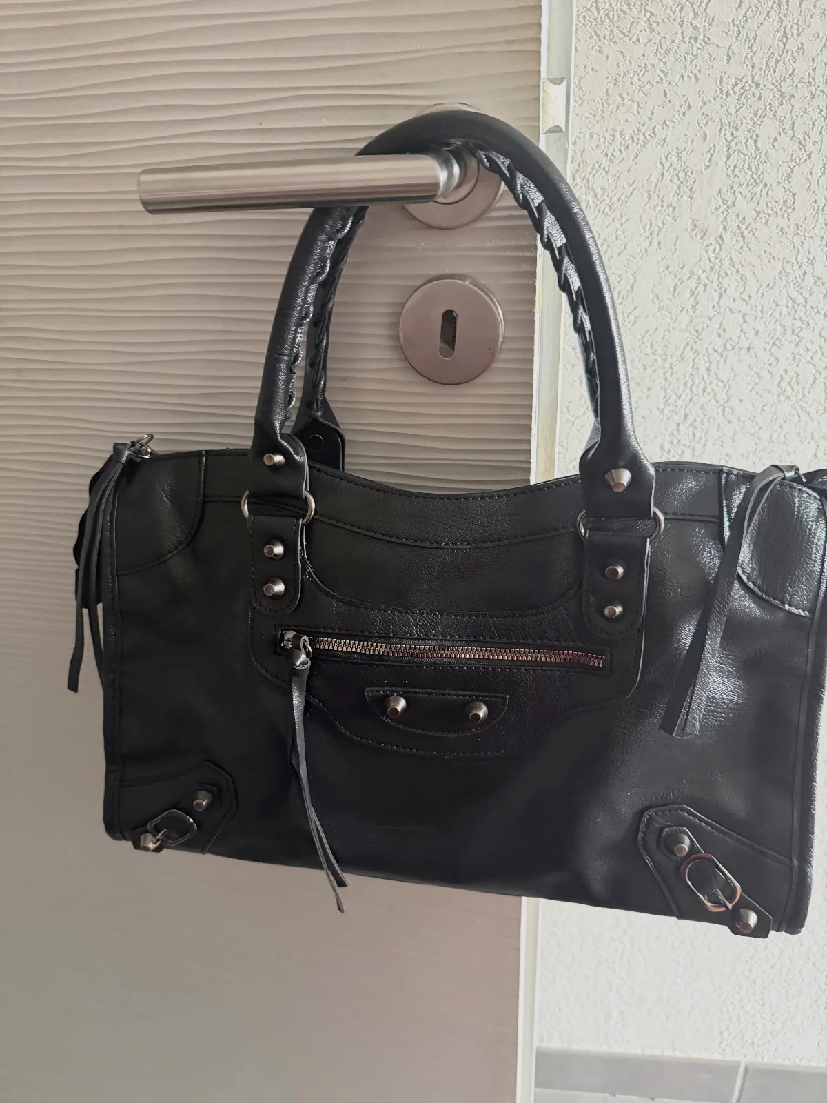 Sac style city noir en similicuir noir  – Sans marque – taille Taille unique 5