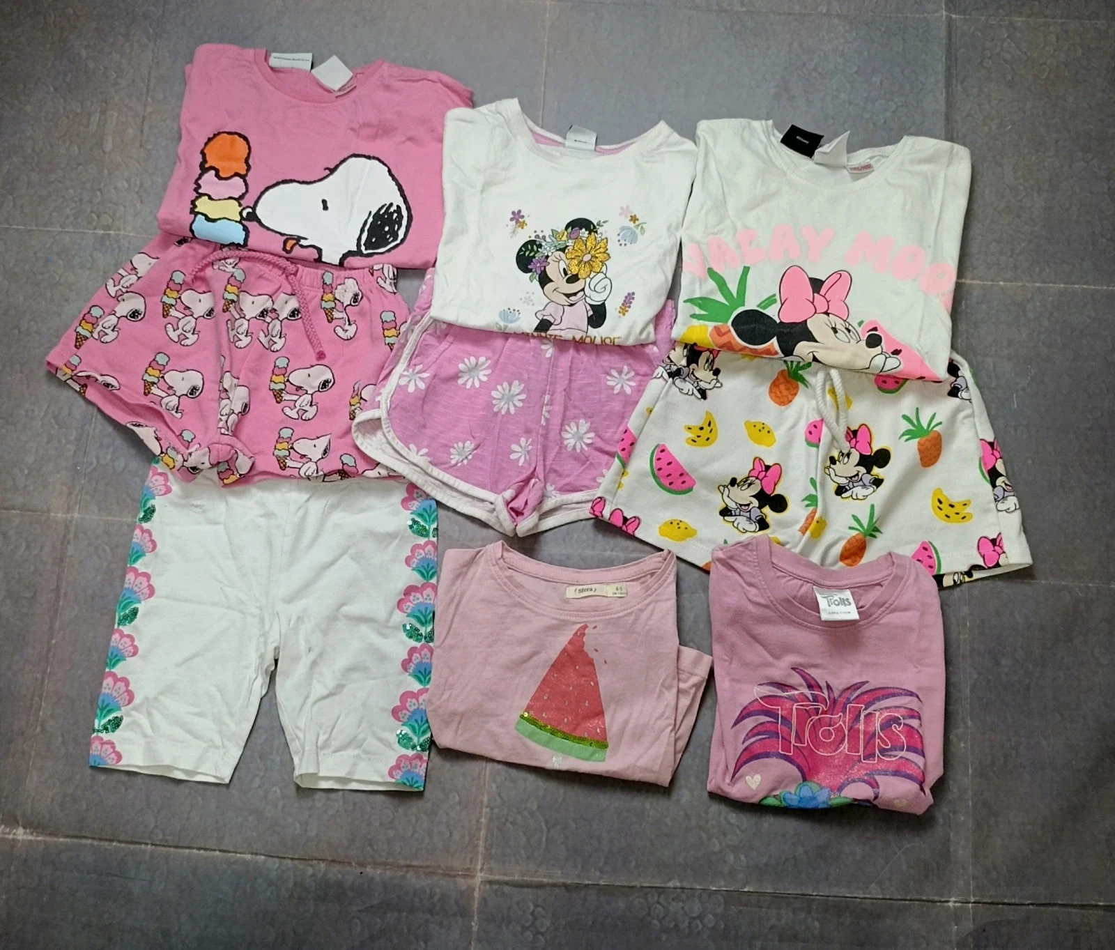 Lote ropa niña 4/5 años, verano 9 prendas - Conjuntos Minnie Mouse, Snoopy, Trolls y Sfera