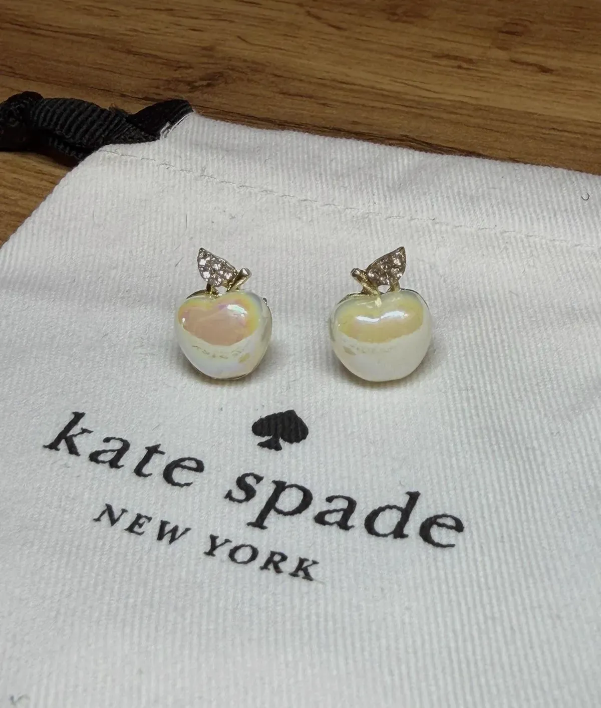 Boucles d'oreilles Kate Spade en forme de pomme nacre – Kate Spade – taille Taille unique 5