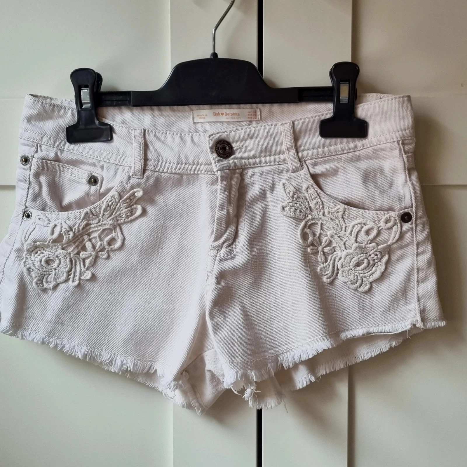 Short bordado niña 👧 – Bershka – taille XXS / 32 / 4