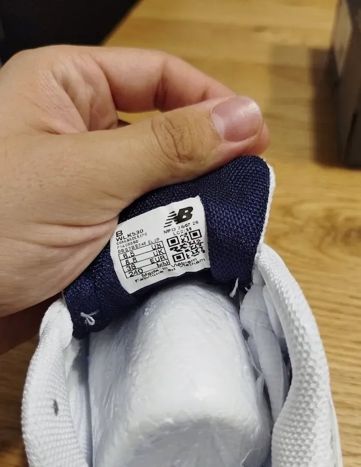 New Balance baskets blanches bleu marine – New Balance – blanc et bleu marine – taille EU 38 2