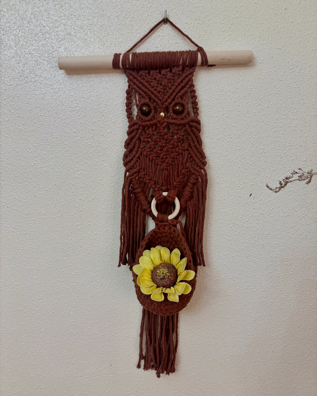 Tapiz búho macramé  – Mano 4