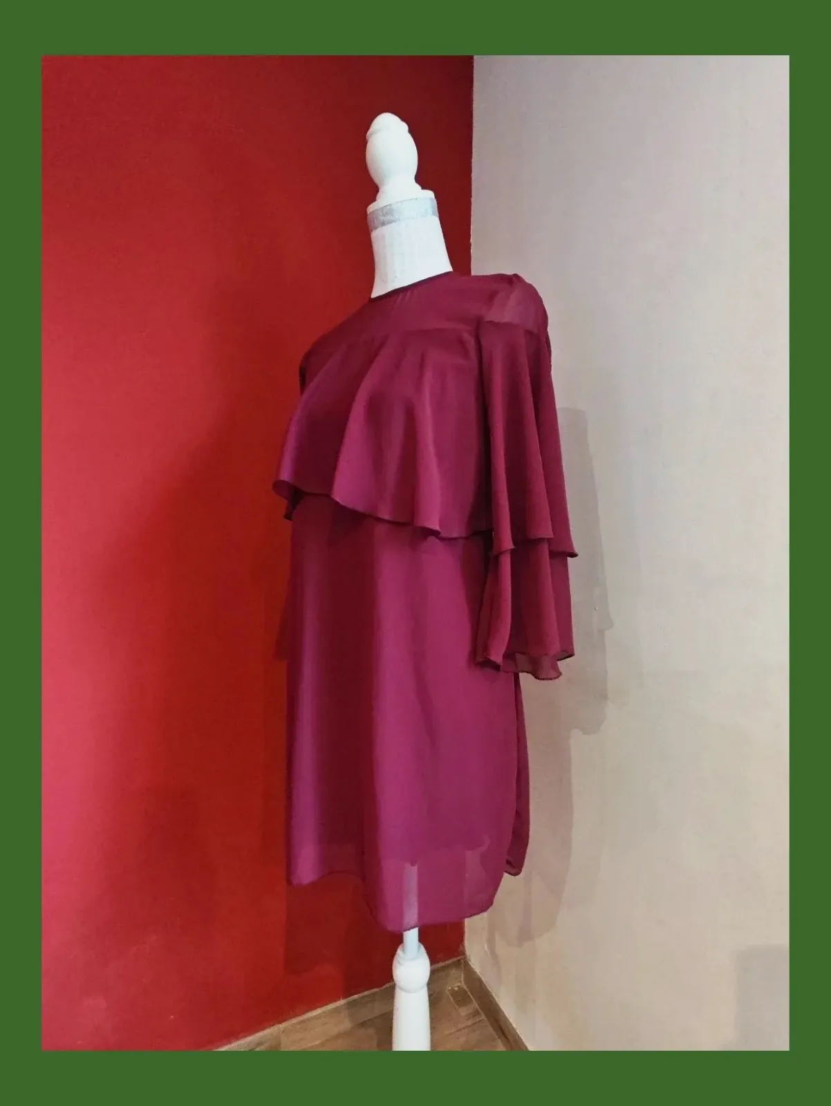 🌺Estiloso vestido de gasa granate con volante en la parte superior y en las mangas – Linú – taille L / 40 / 12 3