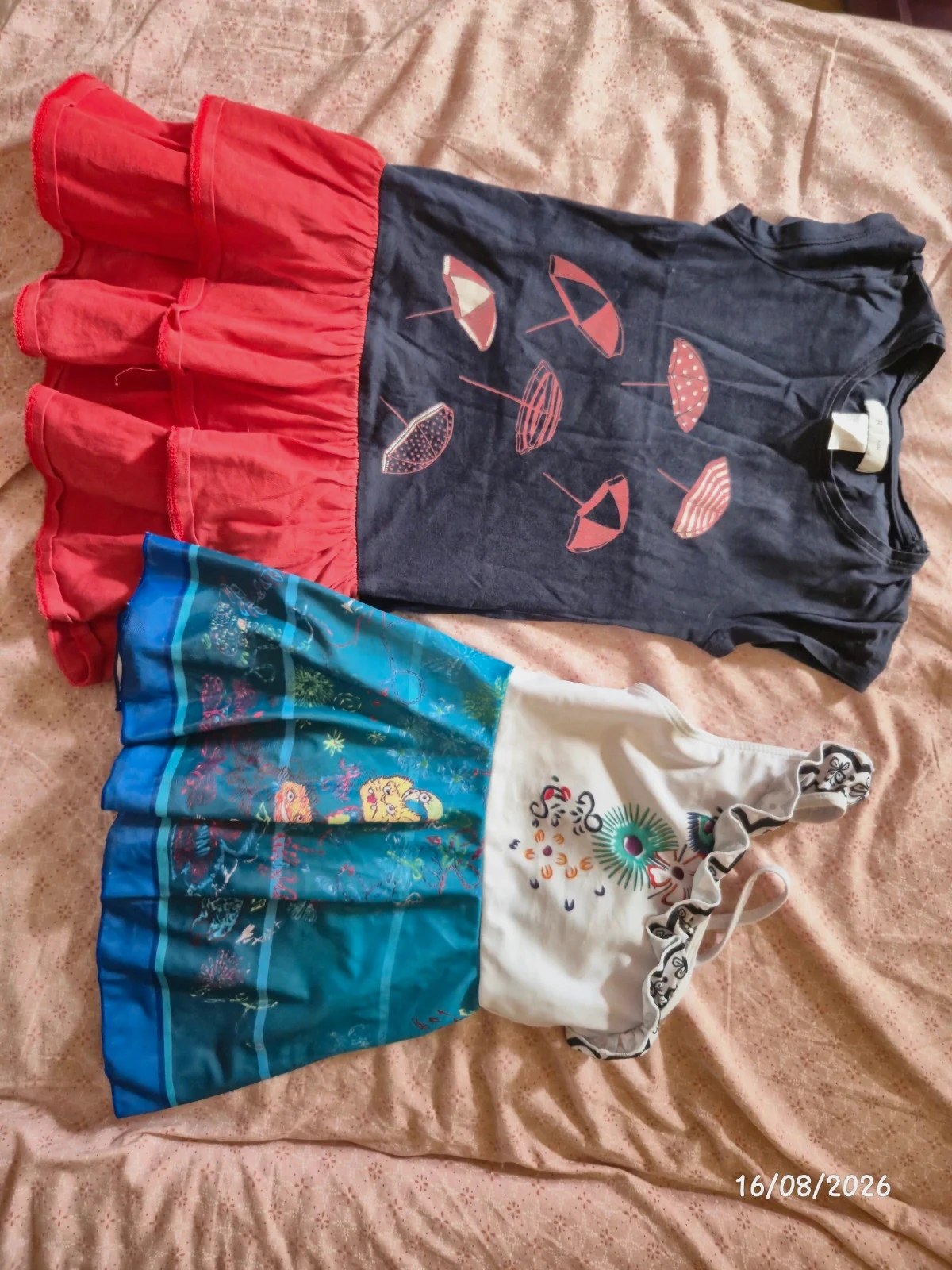Lot robe et maillot de bain a jupe - 5 ans