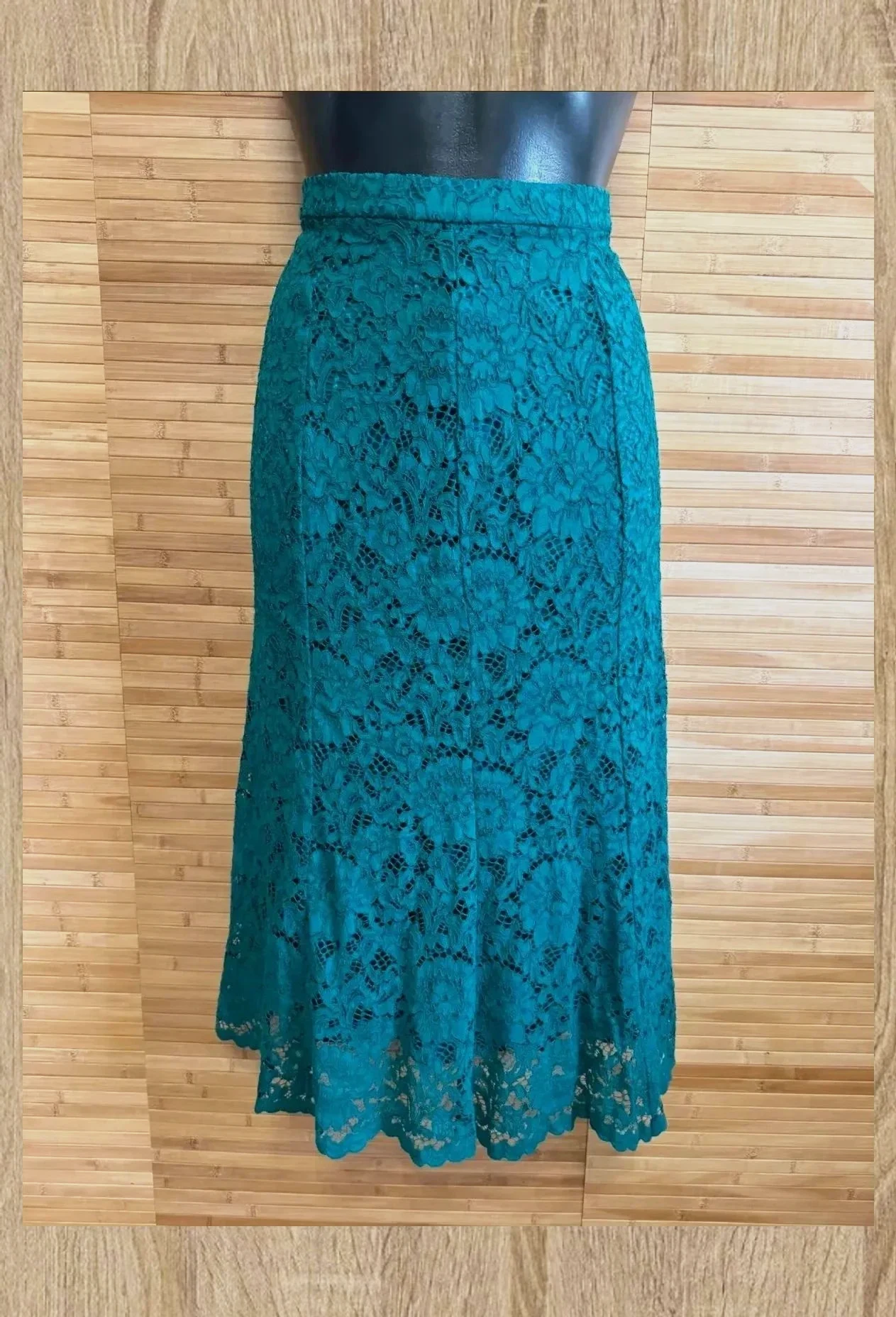 Falda midi encaje italiano marca uniqlo talla M 😍