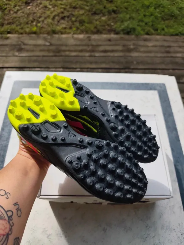 Chaussures terrain synthétique Adidas Glitch – adidas – noir, jaune, rose – taille 40 4