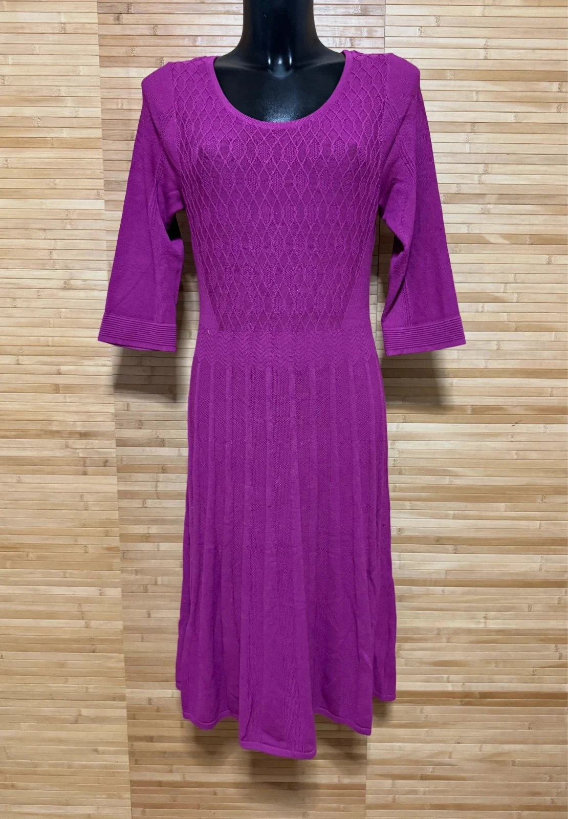 Divino vestido mide de punto marca Per una , talla 44 😍