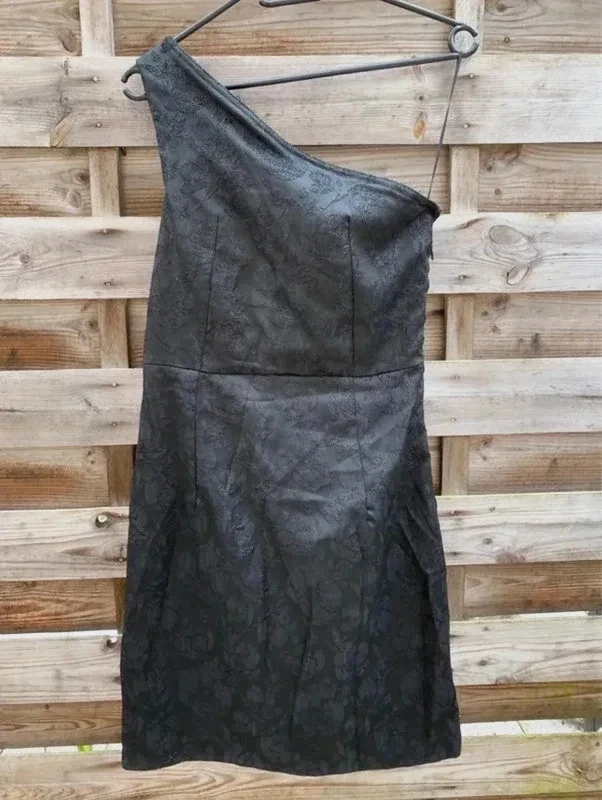 Robe noire bustier asymétrique Etam – Taille S – Effet brodé élégant