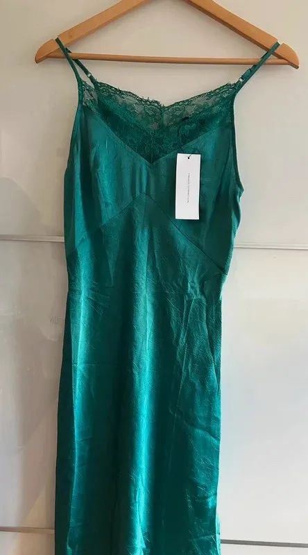 Robe longue French Connection XS 34 vert émeraude satinée dentelle – French Connection – taille XS / 34 / 6 2
