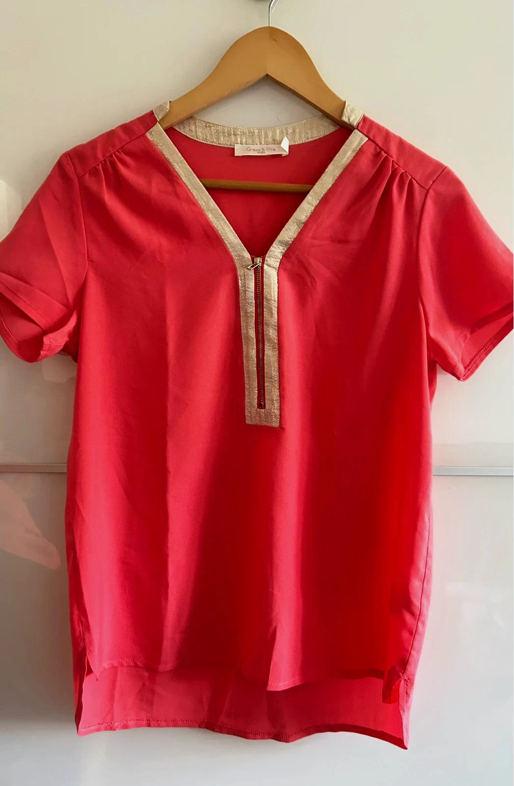 Blouse Grace & Mila M corail fluide col V zippé chic