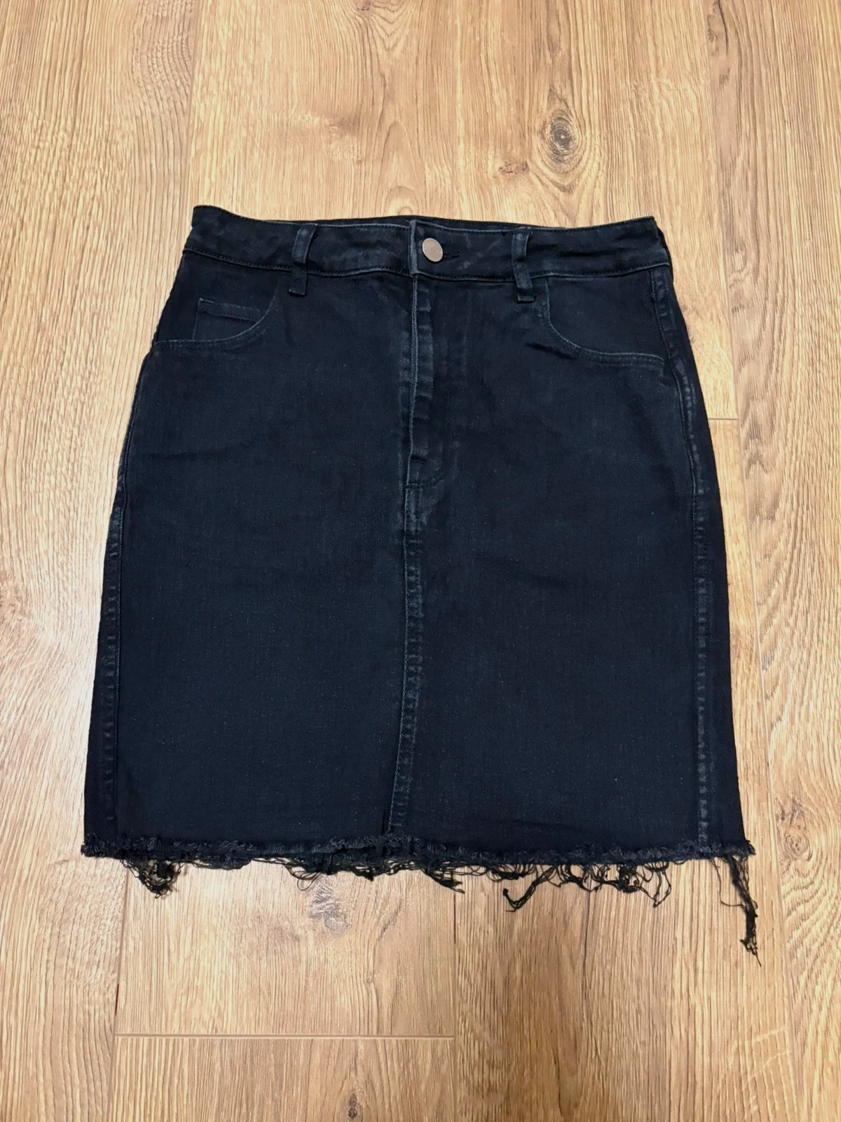 Jupe en jean noire taille haute – Effet effiloché – Taille S