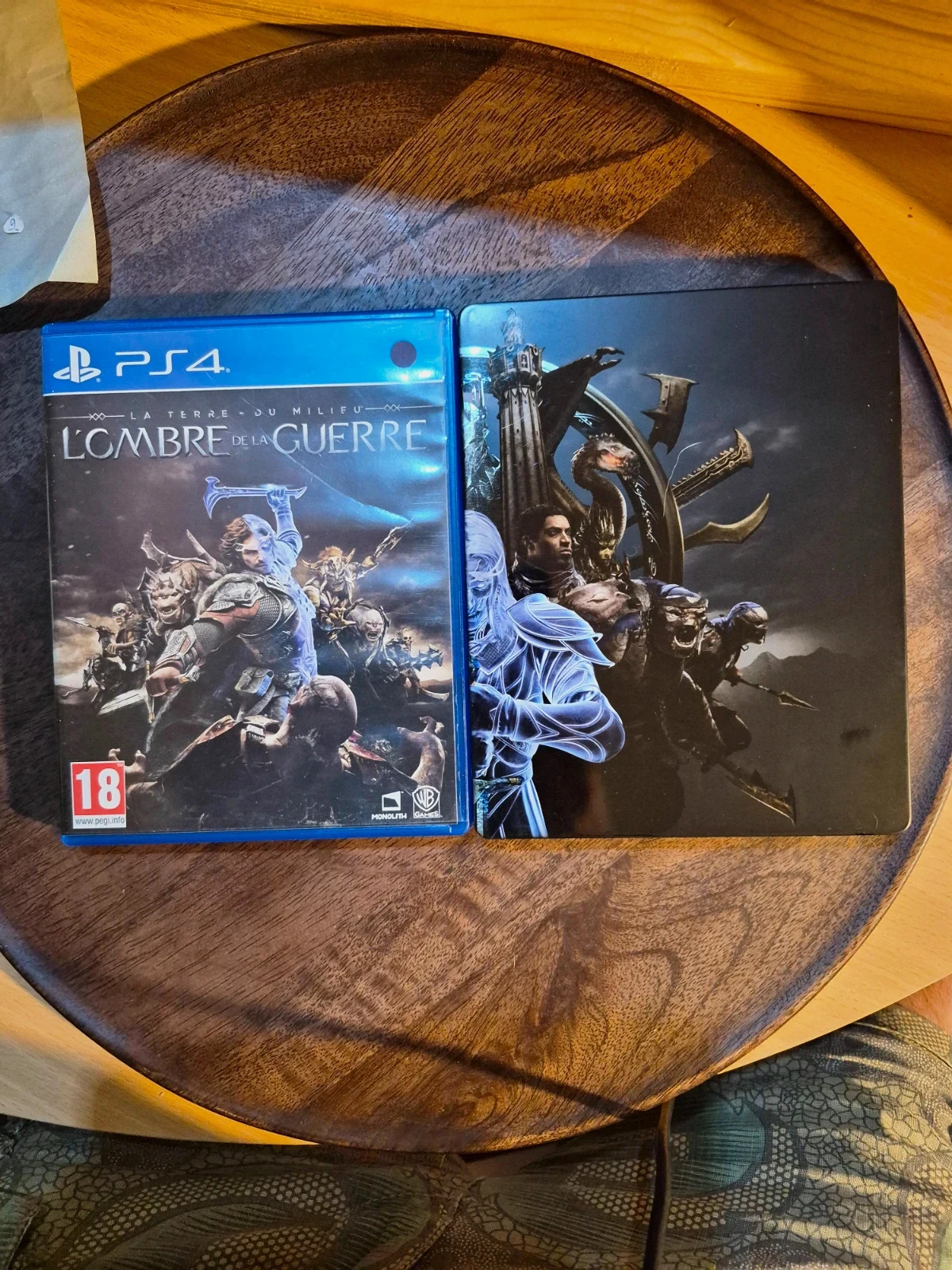 Jeu PS4 - La Terre du Milieu : L'Ombre de la Guerre + Boîtier FuturePak / Steelbook