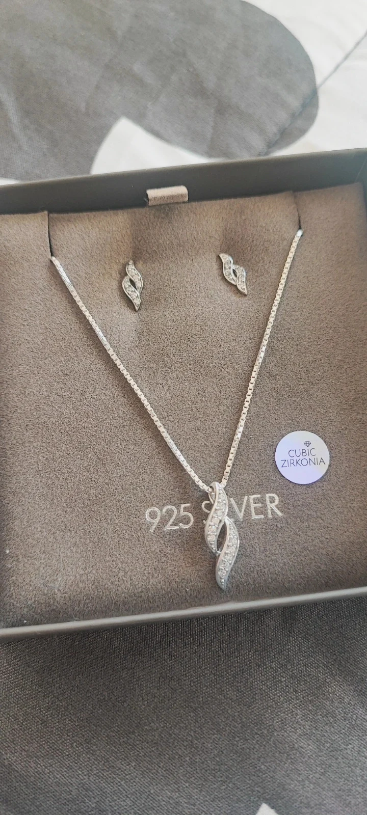 Collar de plata con brillos – Bijou Brigitte
