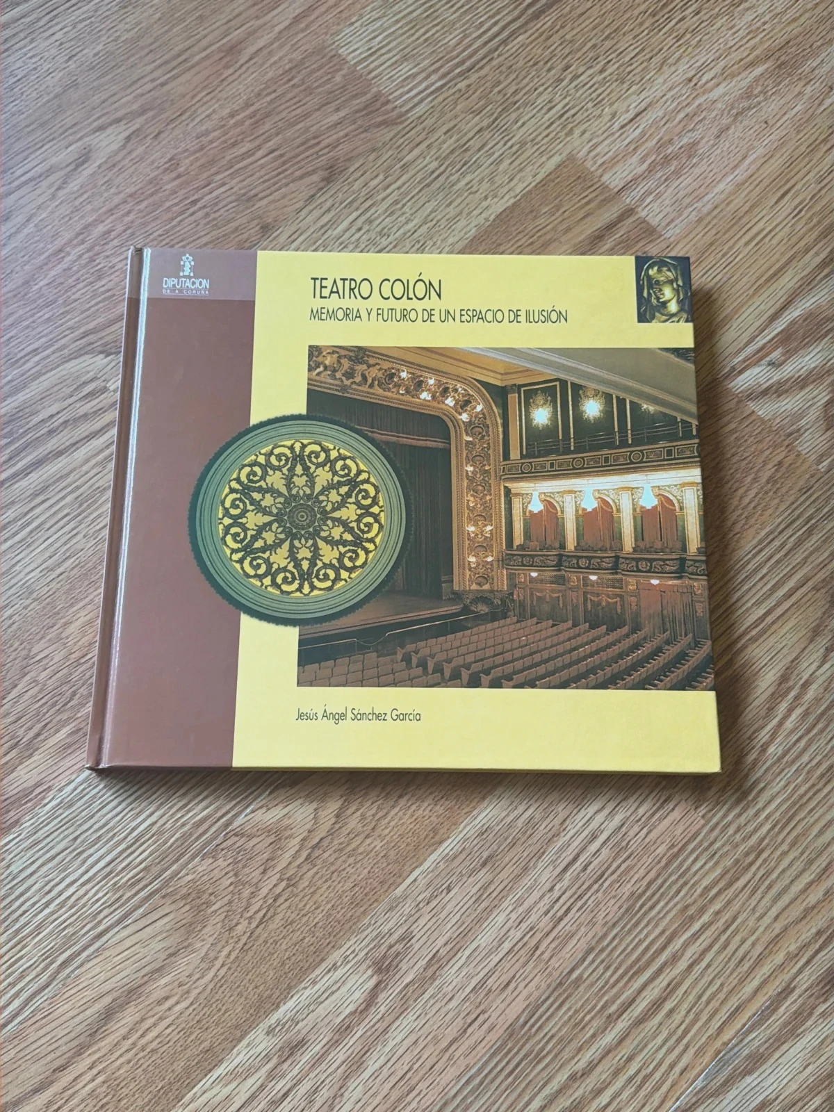 Libro Teatro Colón: Memoria y Futuro de un Espacio de Ilusión - J. Á. Sánchez García
