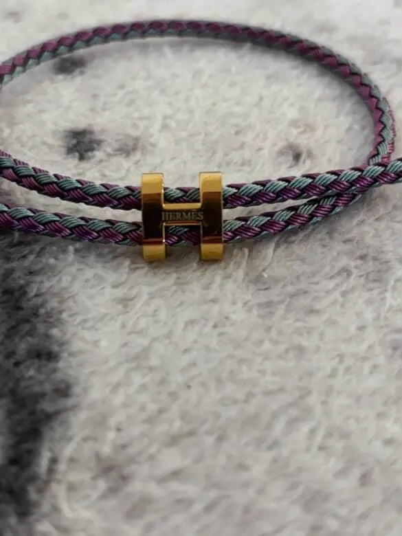 Bracelet tressé ajustable lettre H – Hermès – violet, blanc et gris – taille M 5
