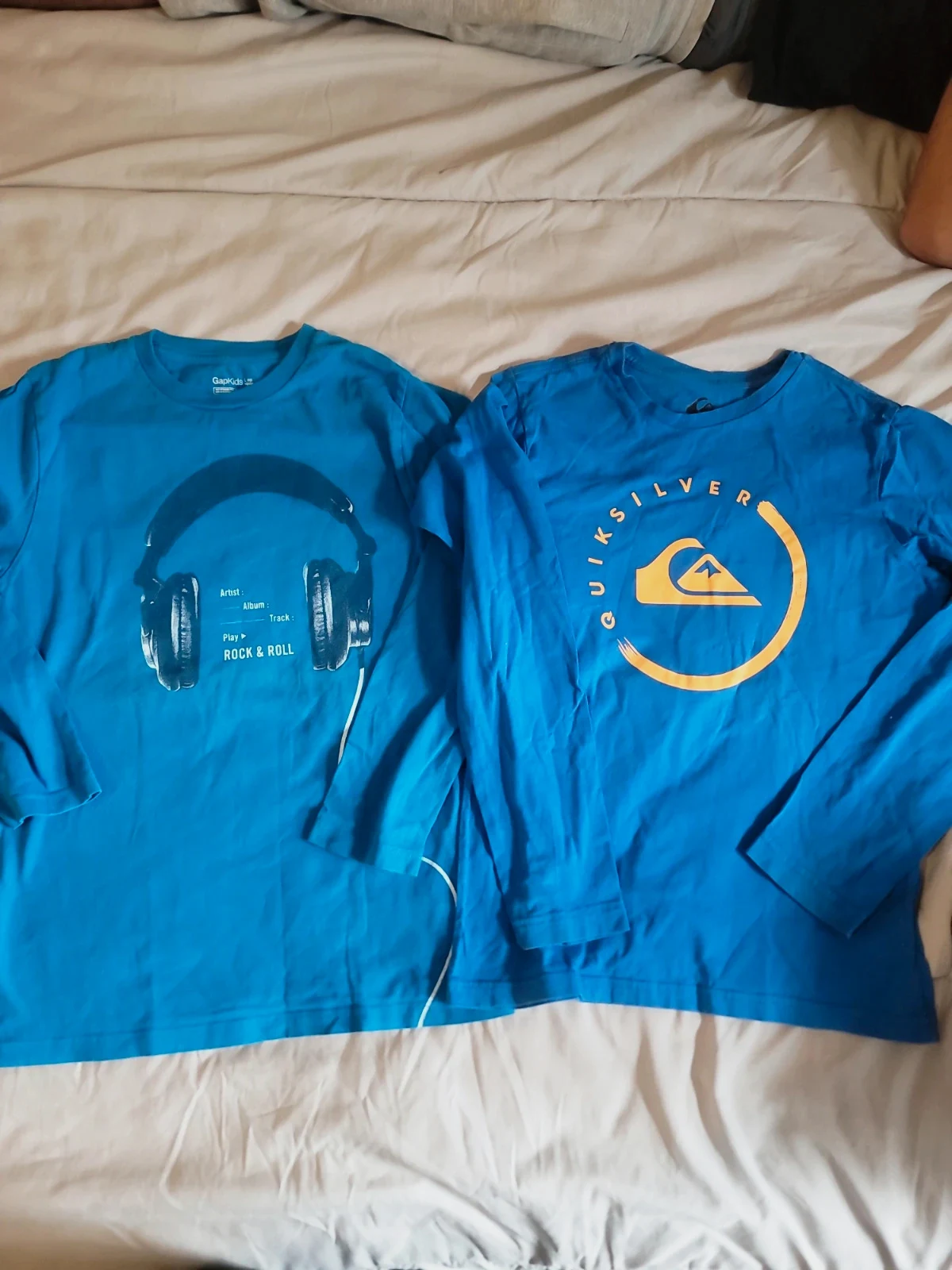 Lots deux t-shirts manches longues