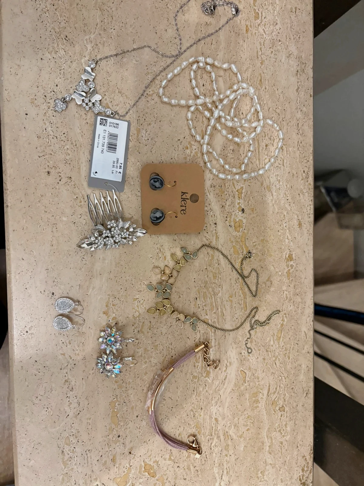 Lot de 8 bijoux