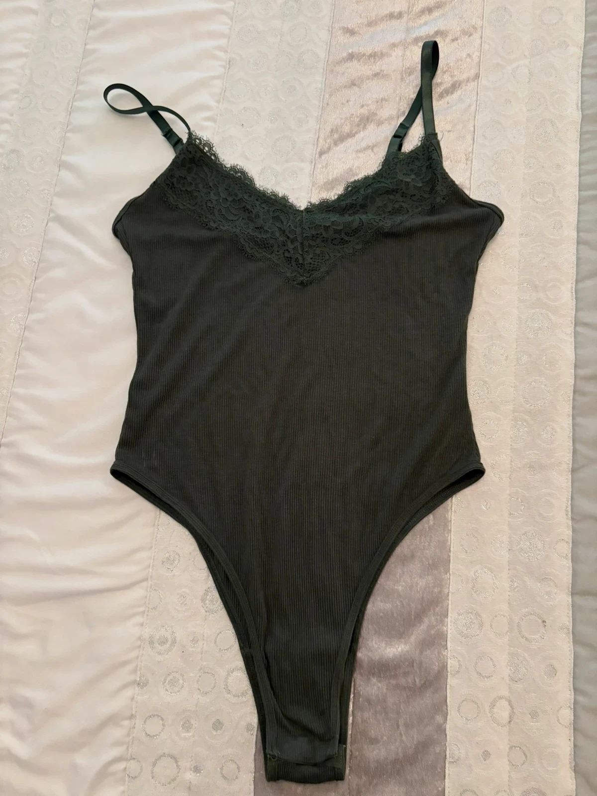 Body vert foncé avec dentelle