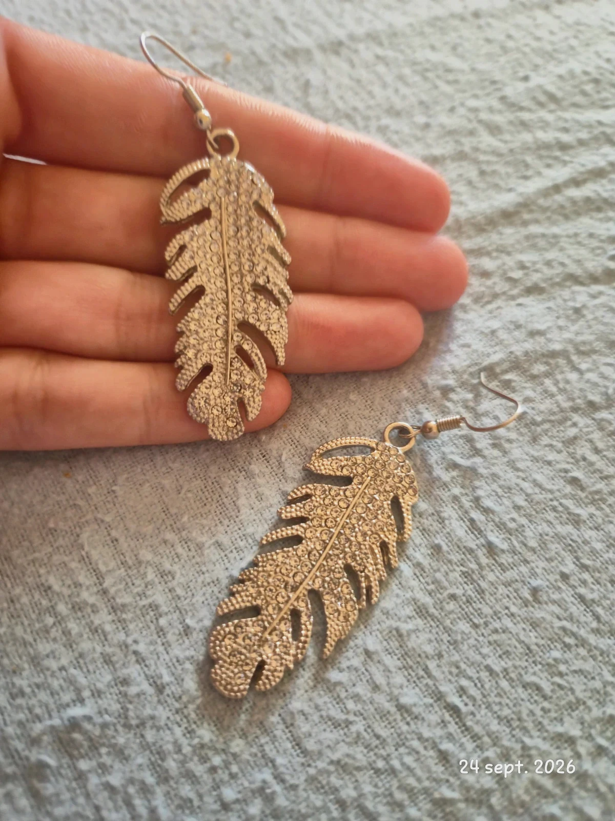 Boucles oreilles plume à strass