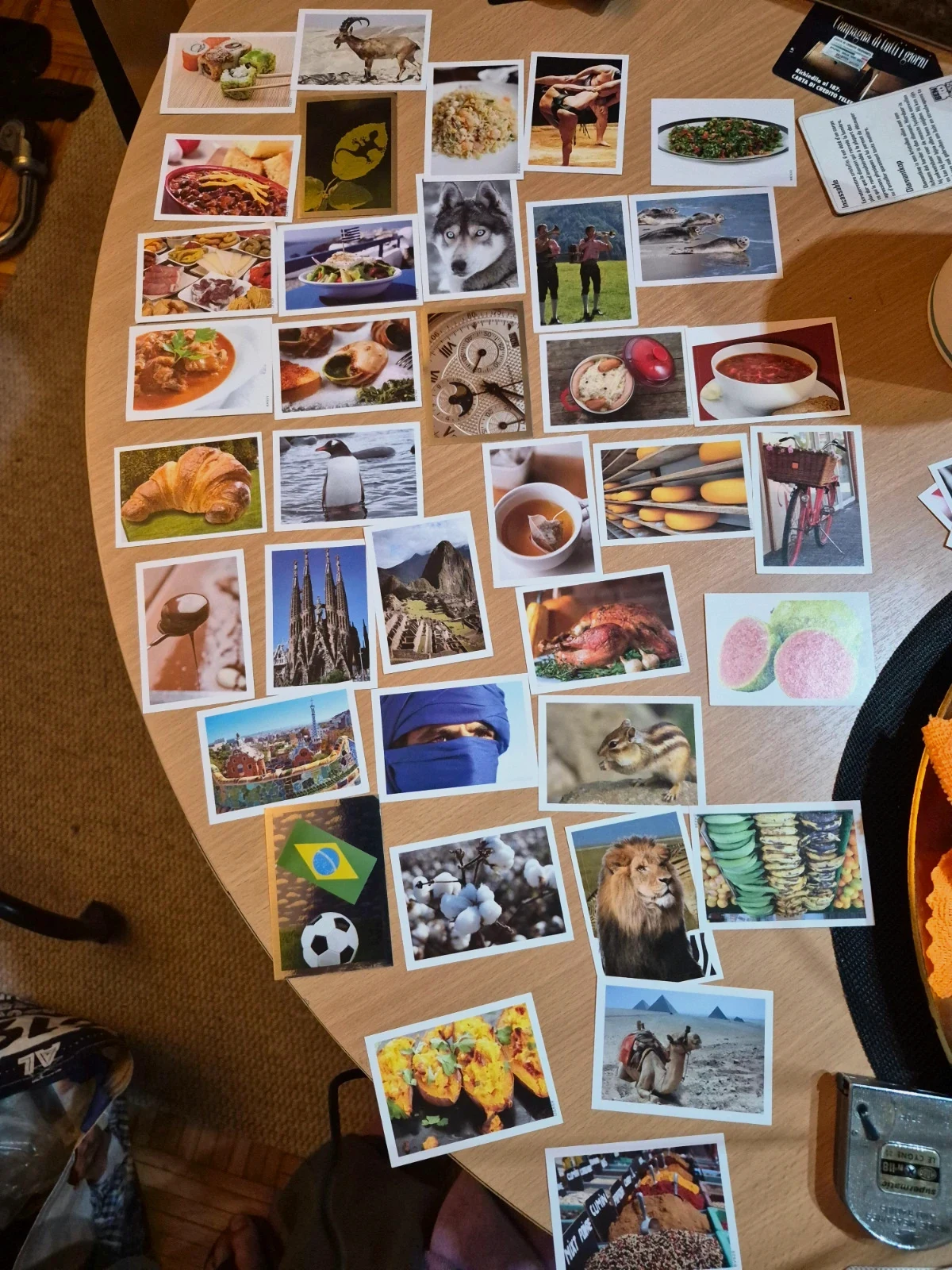 Lot 36 stickers Panini Delhaize & Tom & Co sans doubles