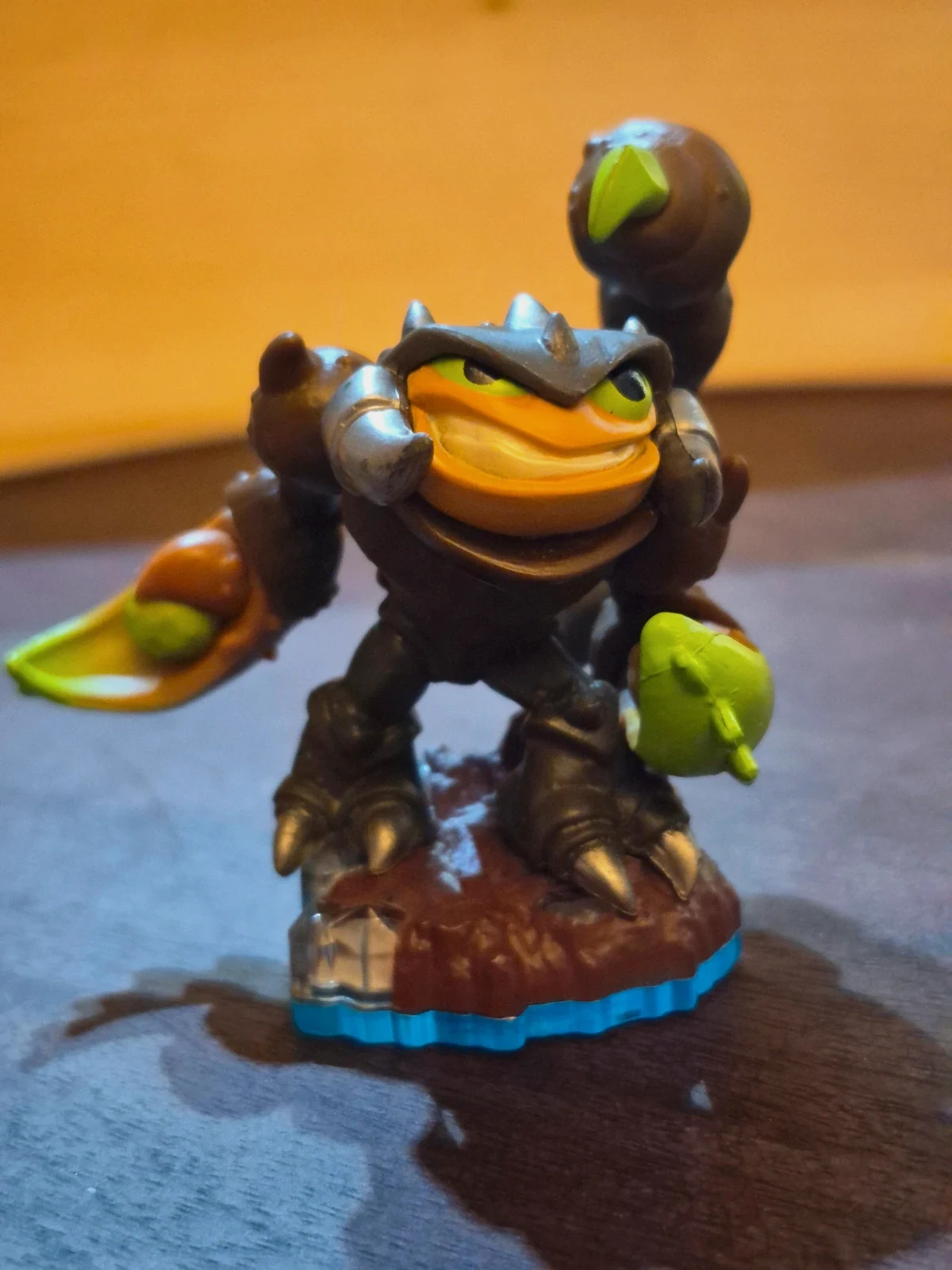 Figurine Skylanders Swap Force - Scorp (Élément Terre)