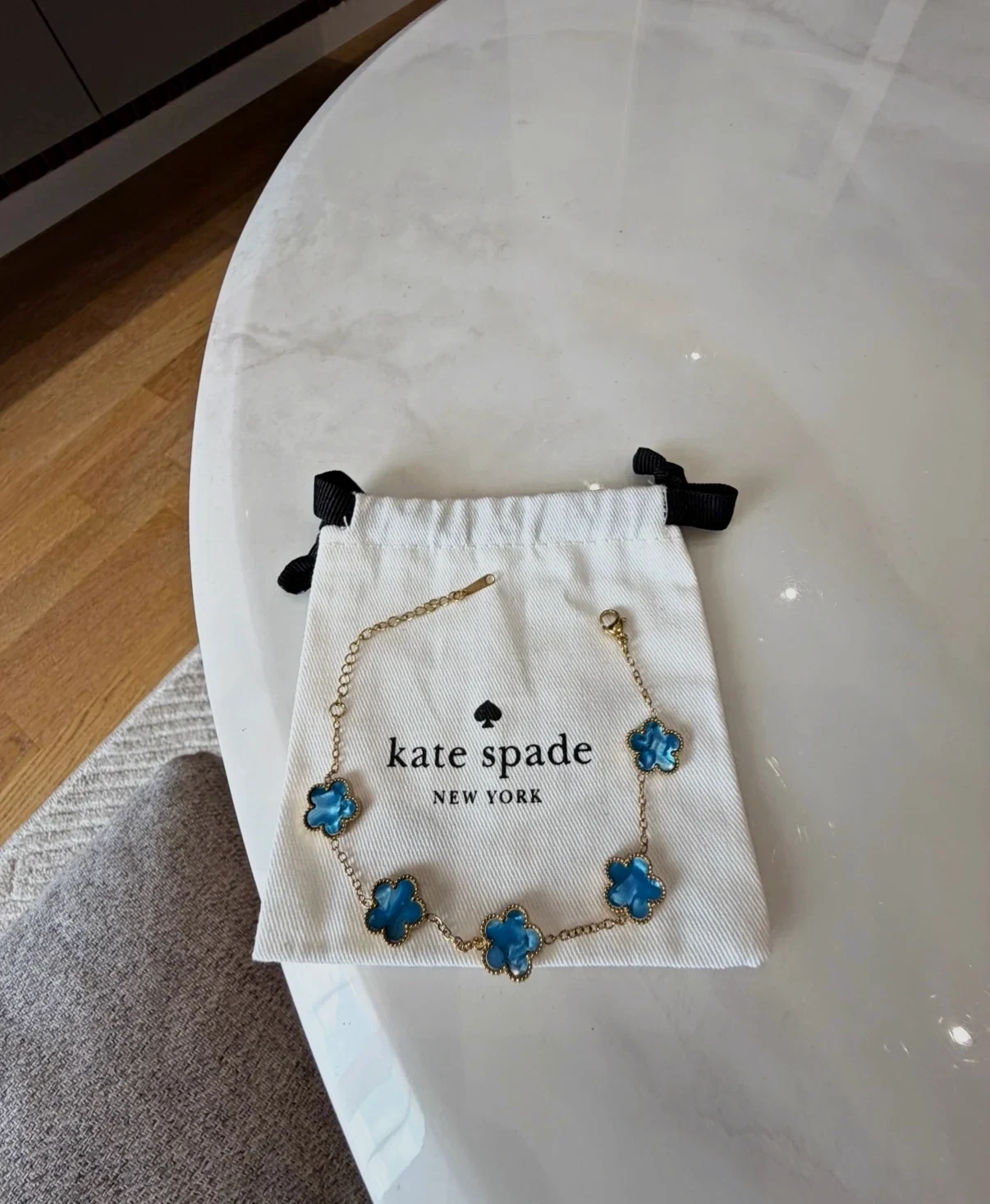 Kate Spade bracelet chaîne fleurs bleues