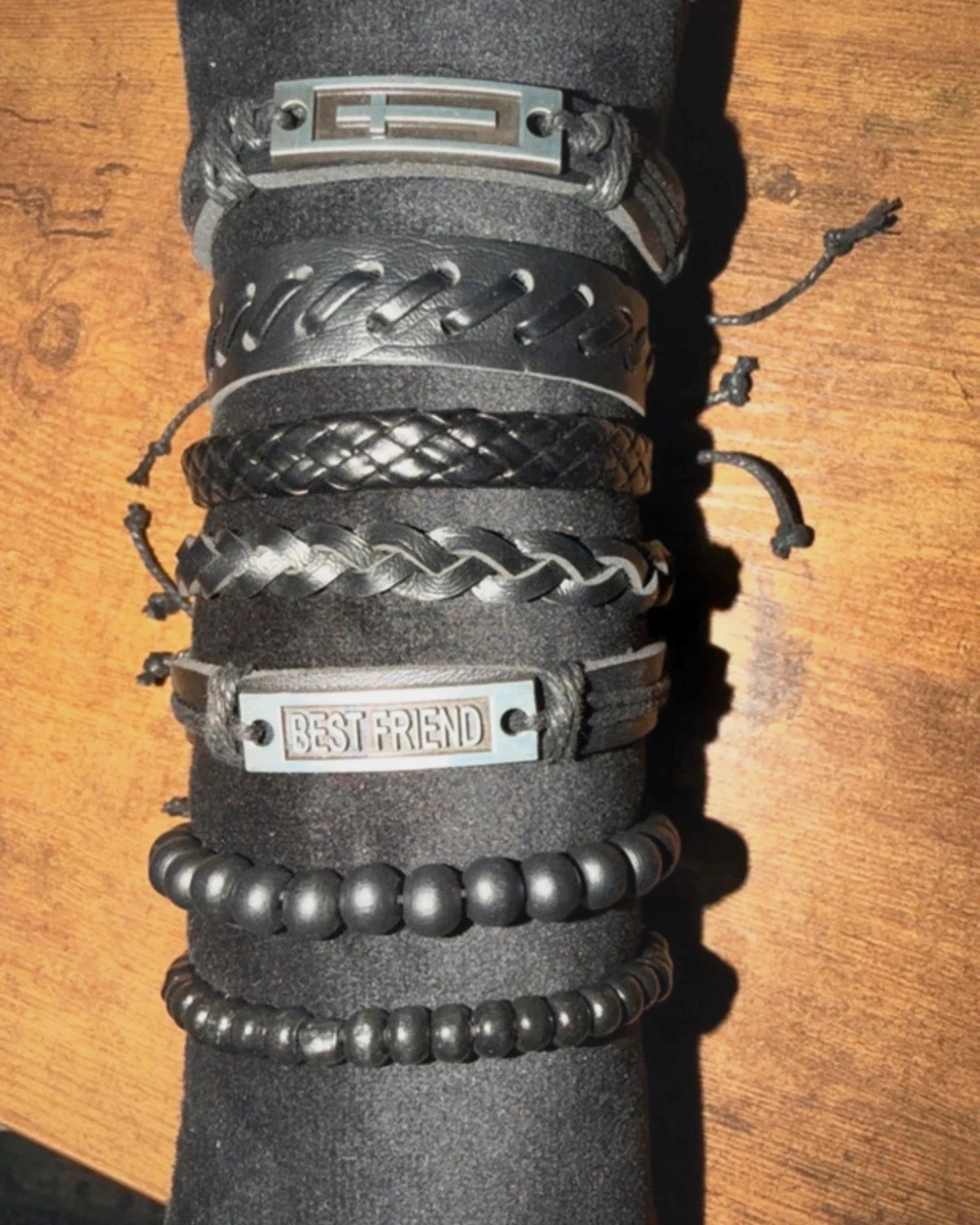 Lot de 6 bracelets cordon et perles noir avec plaques acier – Sans marque – taille Taille unique