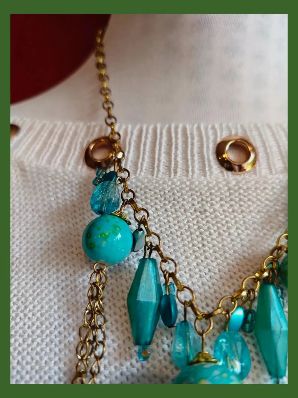 🌺 Collar con abalorios azul turquesa y cadenitas doradas 5