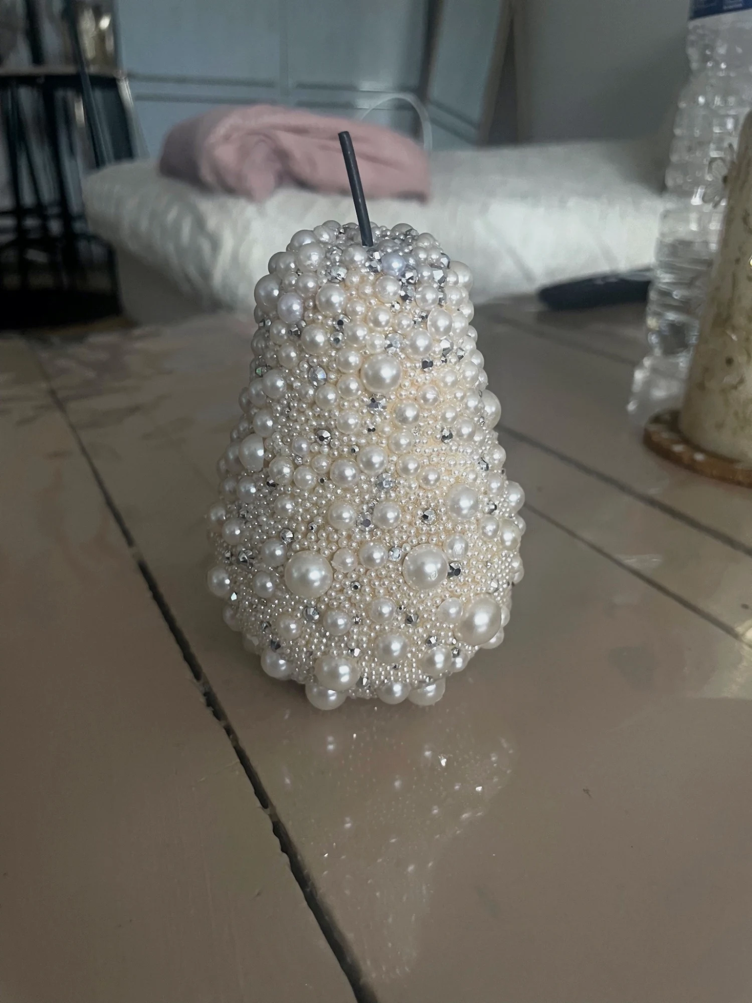 Poire décorative en perles et strass