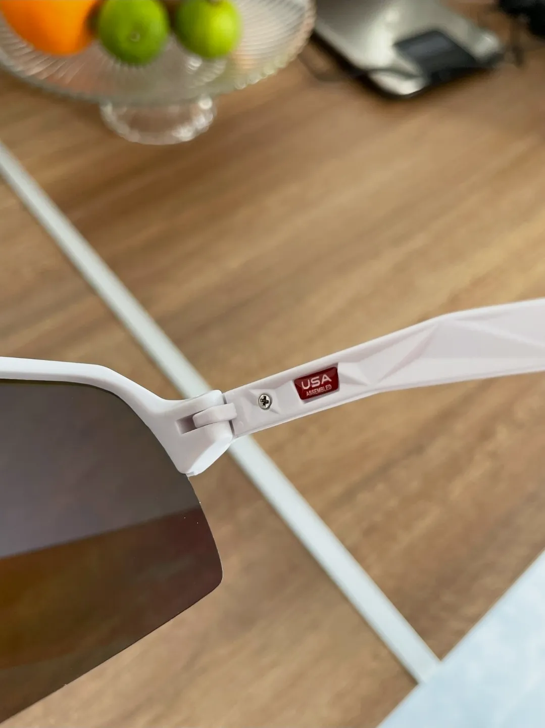 Lunettes de sport verres bleus – Oakley – blanche et bleu-violet 6