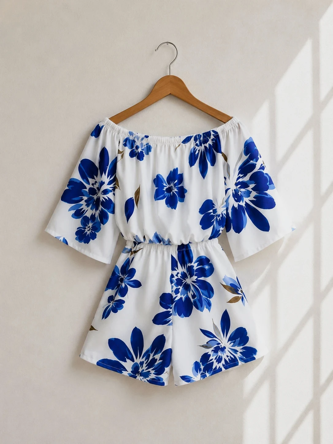 Combishort fleuri blanc & bleu XL – Épaules dénudées – Style été