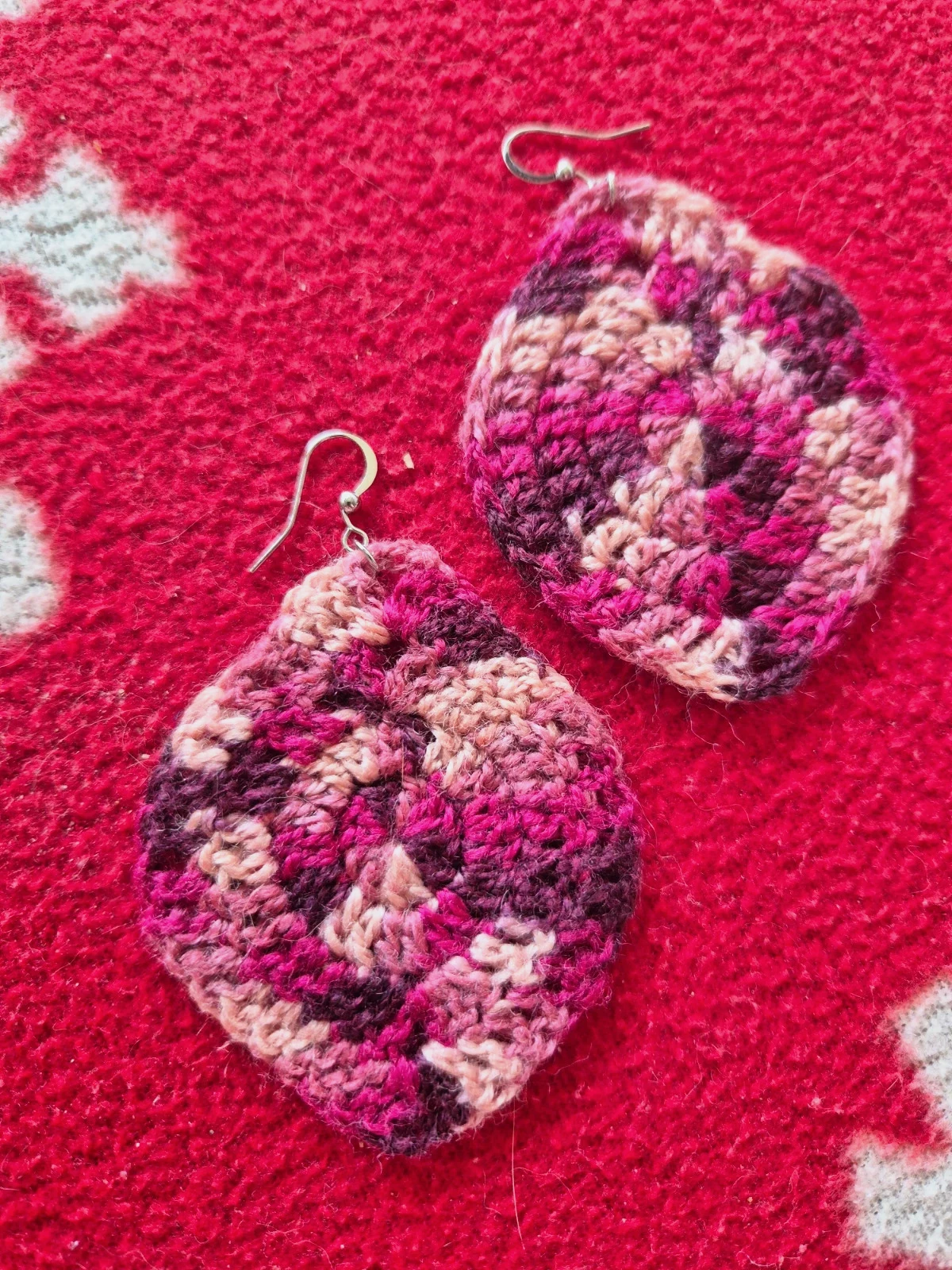 Boucles oreilles crochet rose / fushia