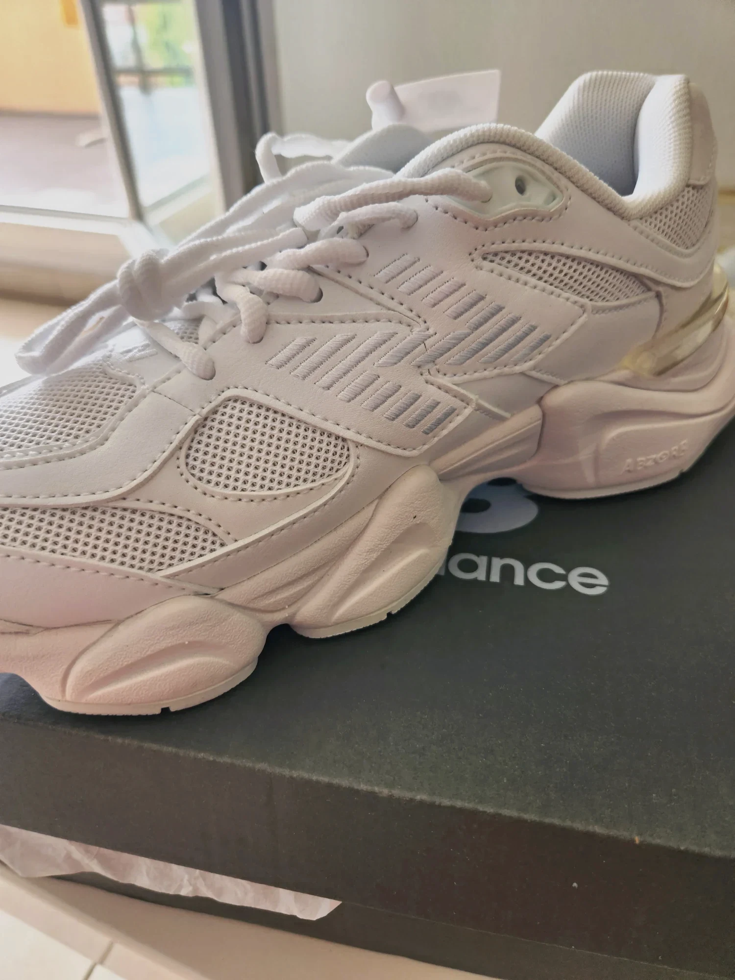 Baskets New Balance 9060 blanches – New Balance – taille EU 40