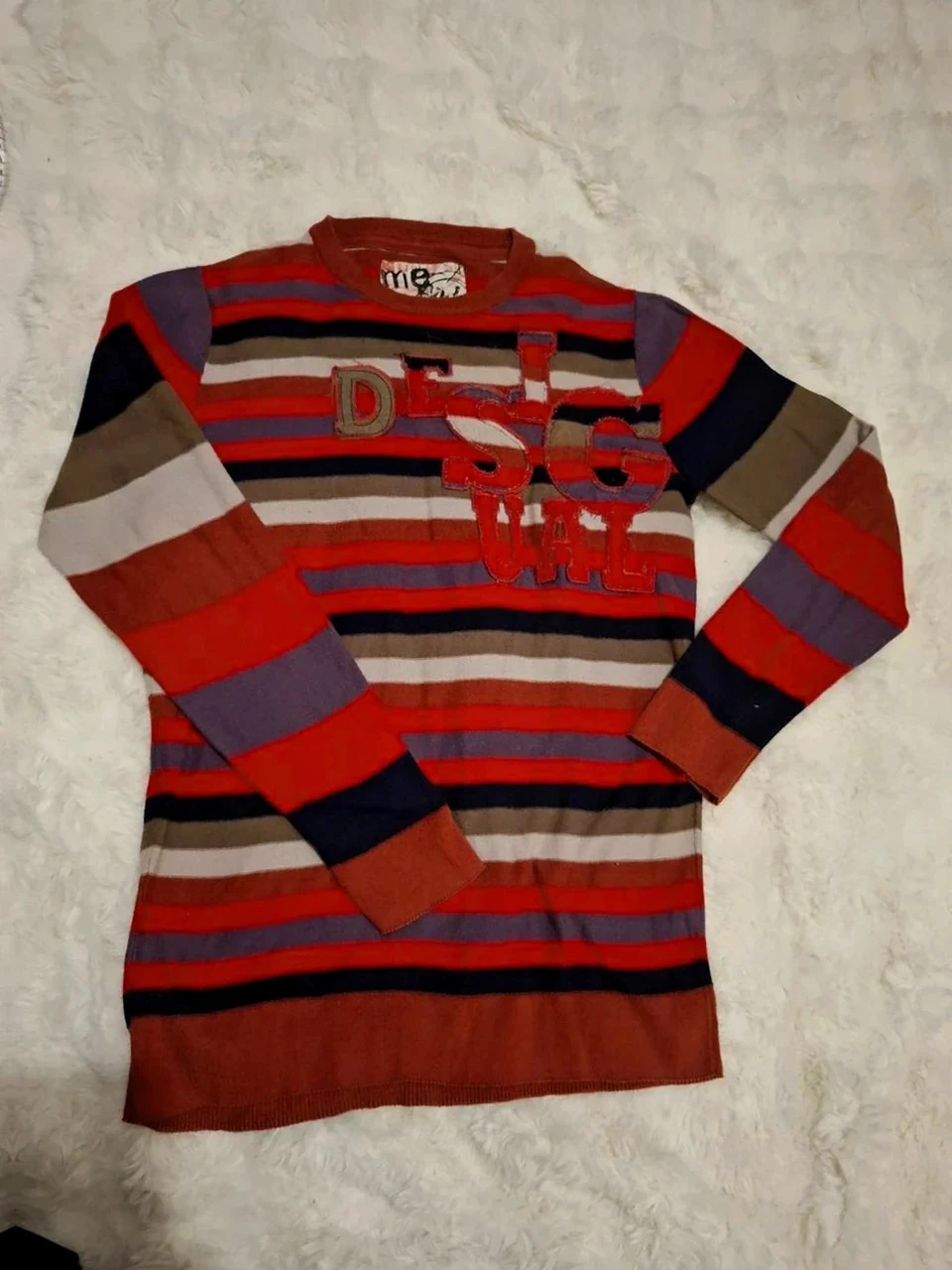 Pull Rayé Multicolore Léger Desigual avec Inscription T.M