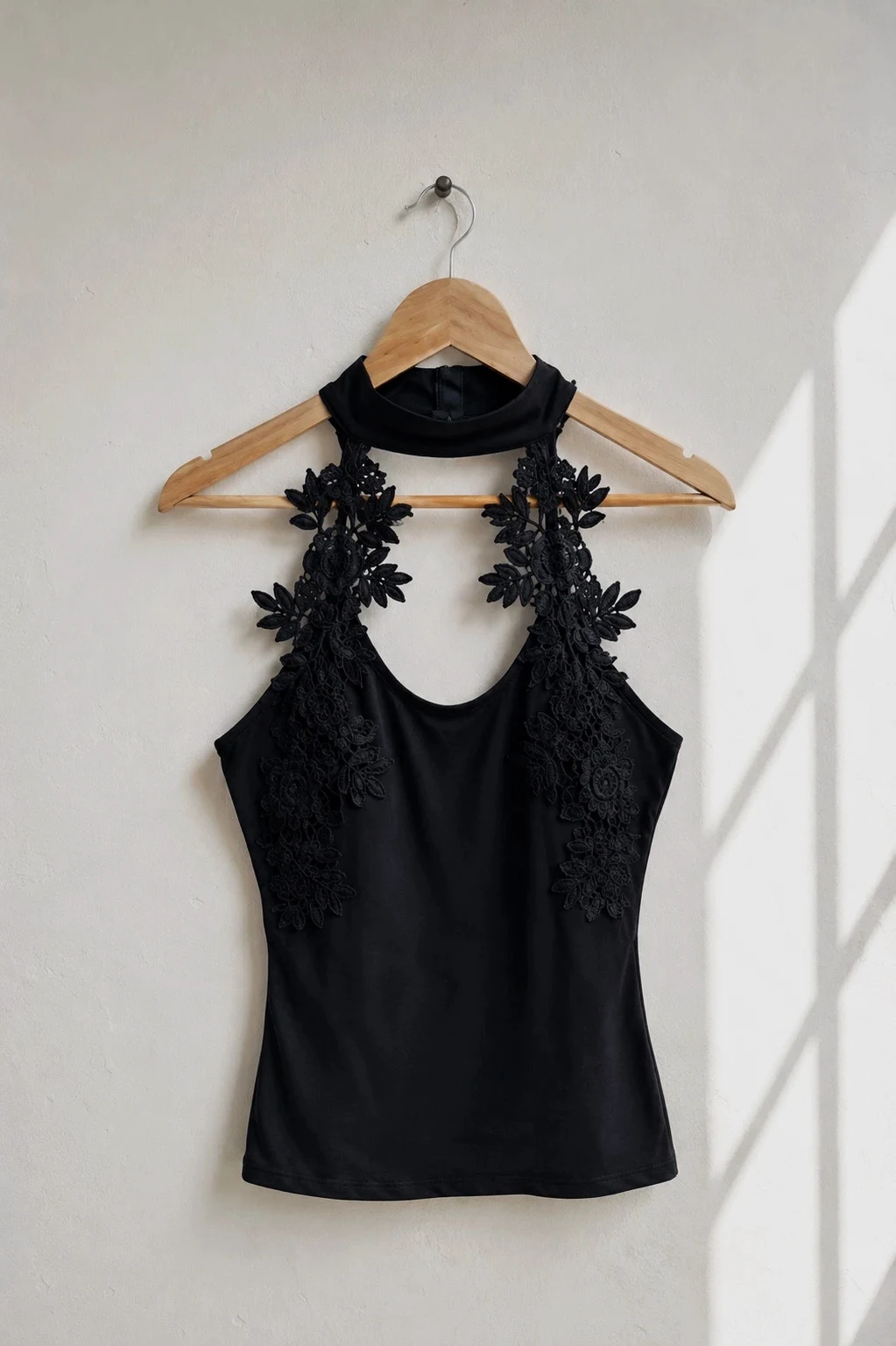 Top Noir Dentelle XL – Col Ras-du-Cou Élégant – Neuf