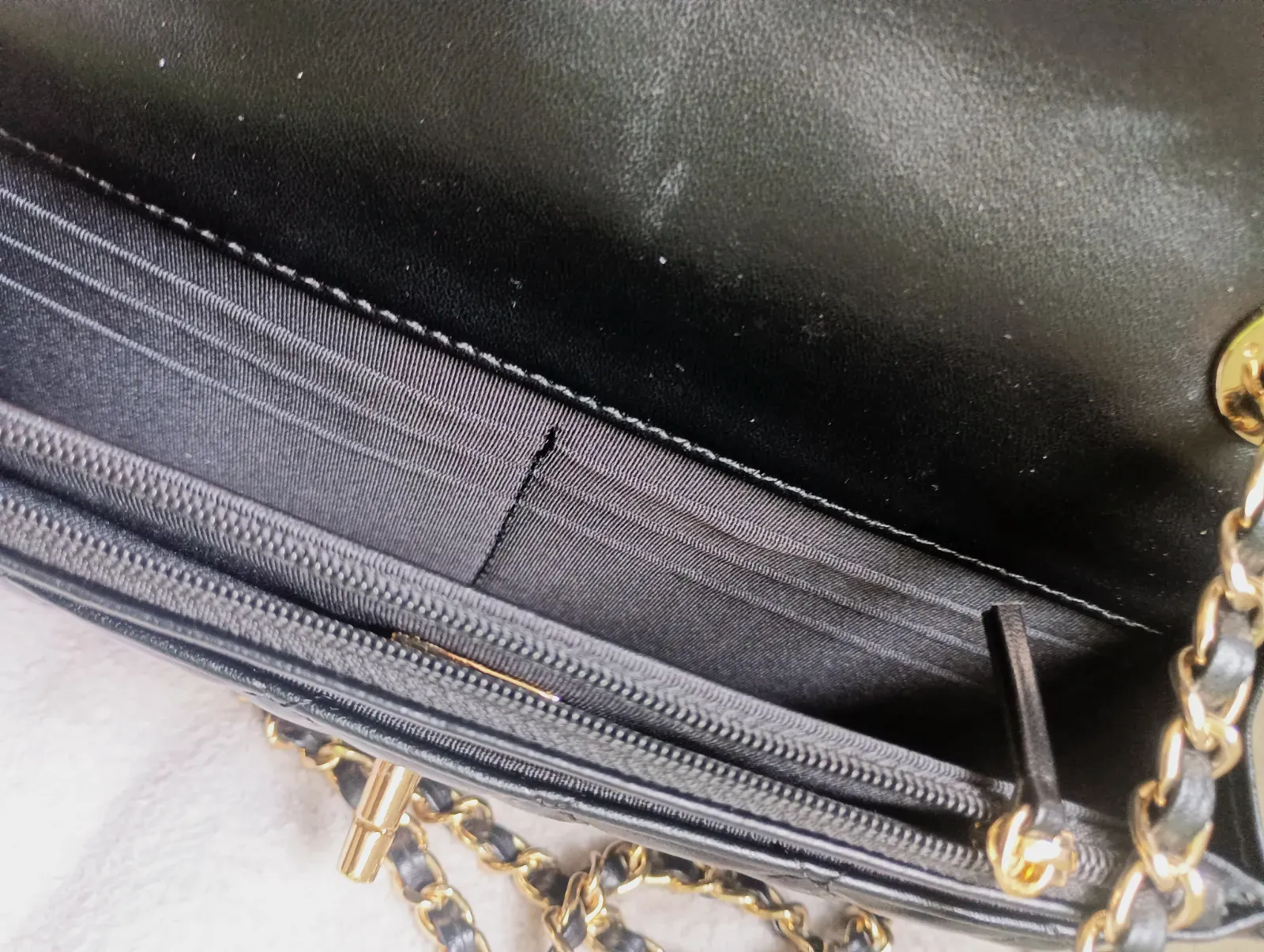 Chanel sac à main matelassé chaîne dorée – Chanel – noir – taille Taille unique 6