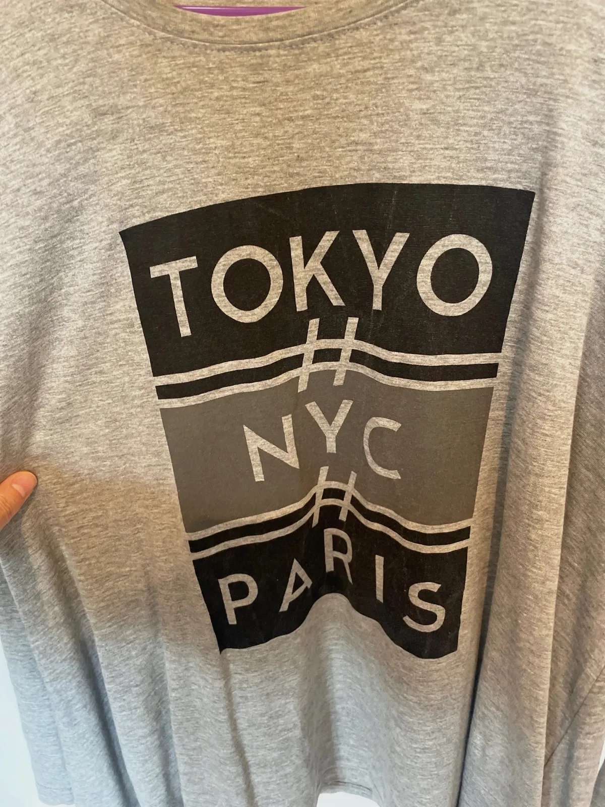 Camiseta gris ciudades Tokyo NYC Paris - Talla XXL - Estilo Oversize – taille XXL / 44 / 16 2