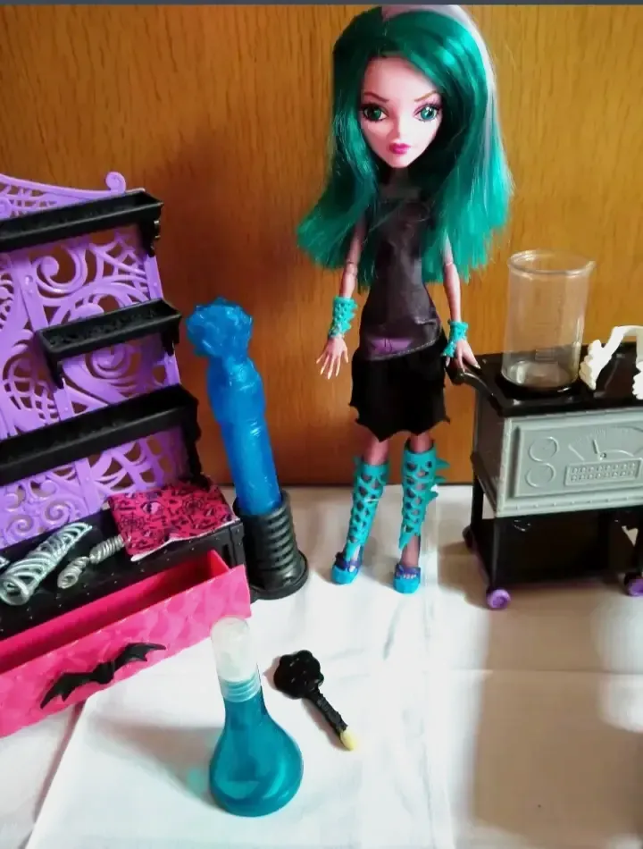Muñeca Monster high laboratorio con accesorios  – Monster High – verde y blanco 8