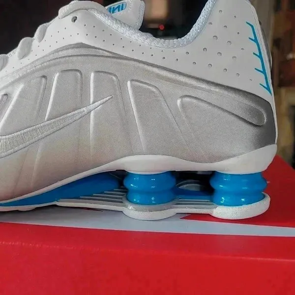 Nike Shox R4 Blue Hero – Nike – blanc, argent, bleu – taille 45 5