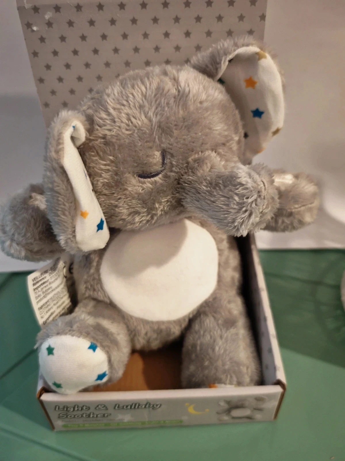 Adorable veilleuse musicale en forme d'éléphant, idéale dès la naissance.