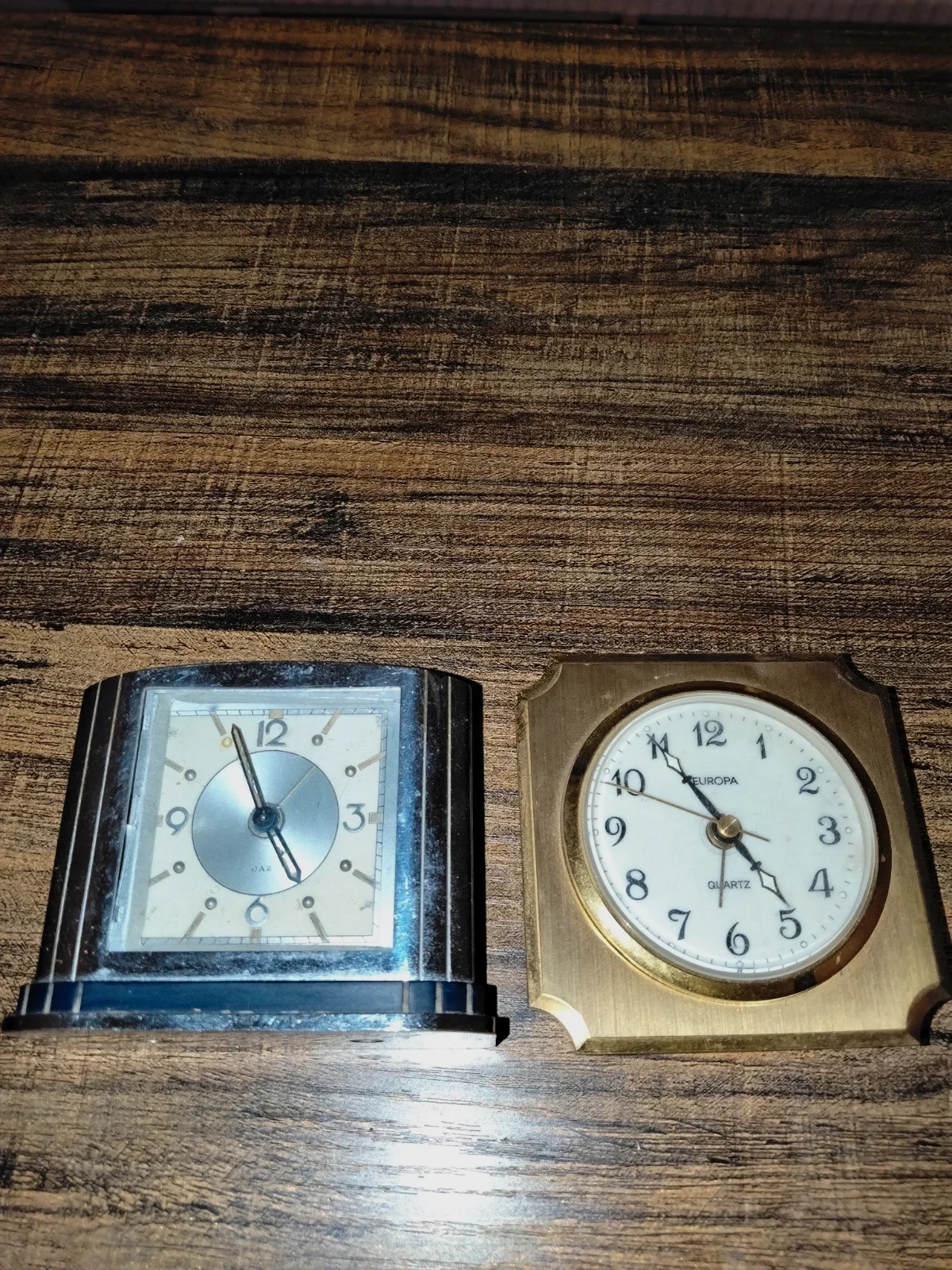 Lot 2 Réveils Anciens Vintage - JAZ Mécanique Chromé & Europa Quartz Allemagne – EUROPA